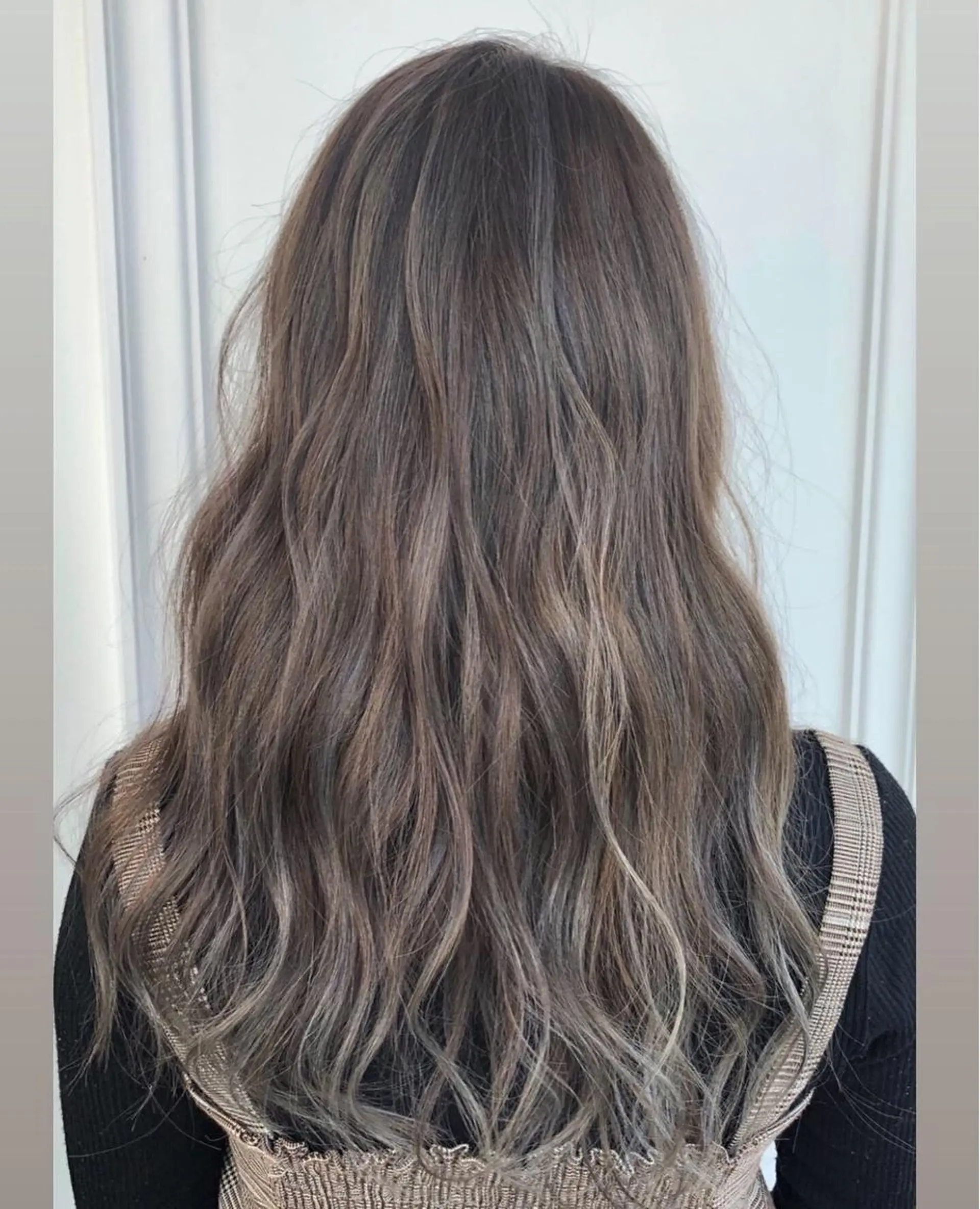 ロング カラー グレージュ ハイライトカラー ハイライト カット ヘアカラー トリートメント 本間 隼人のヘアスタイル