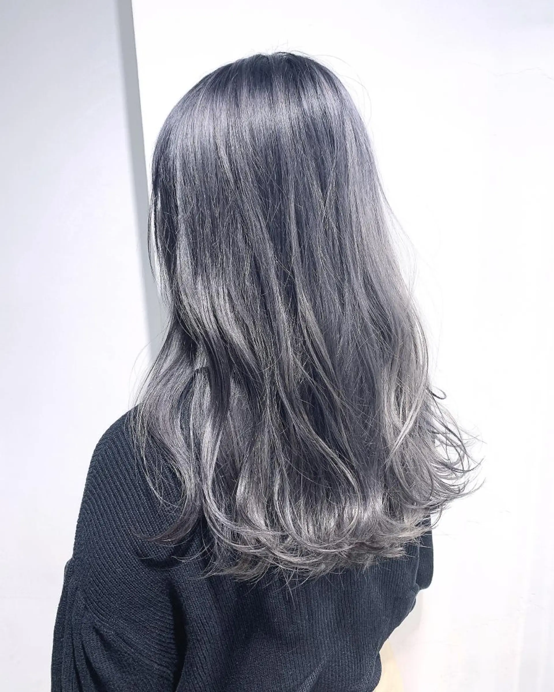 セミロング カラー ブリーチ ケアブリーチ デザインカラー ハイトーンカラー シルバー ヘアカラー トリートメント SALOWIN 札幌大通り店所属・🏆ウルフ/レイヤー 指名No.1山口圭佑のヘアスタイル