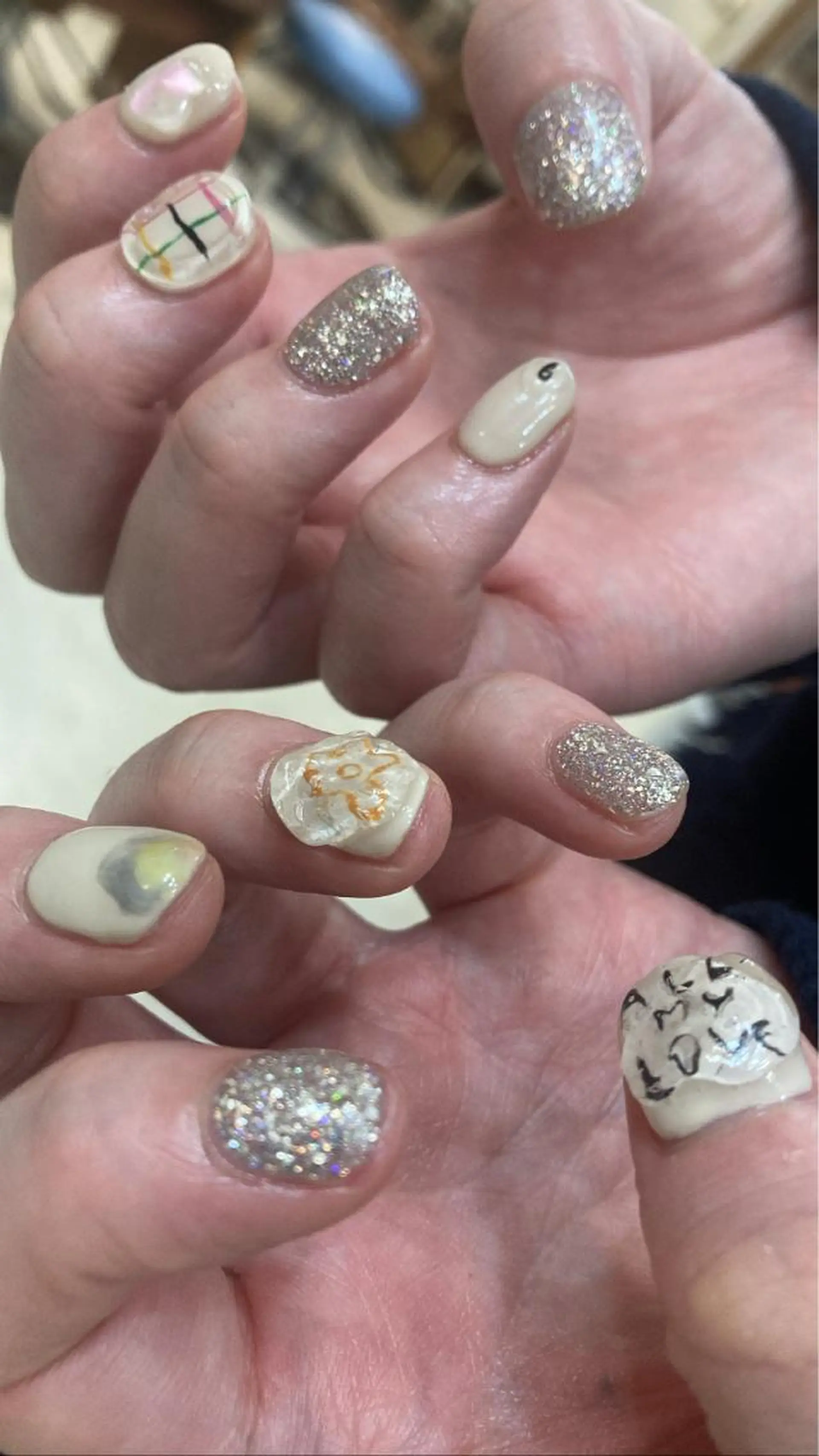 ネイル nailsalon　hue所属・小山 羽奈のネイルデザイン