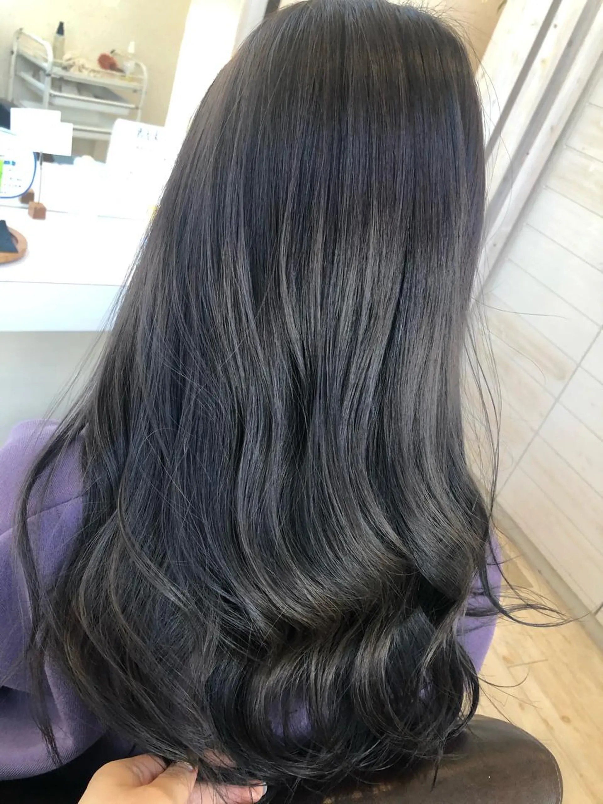 ロング カラー アッシュ アッシュグレー トリートメント Crén by marie 真嘉比店所属・東恩納 誠のヘアスタイル