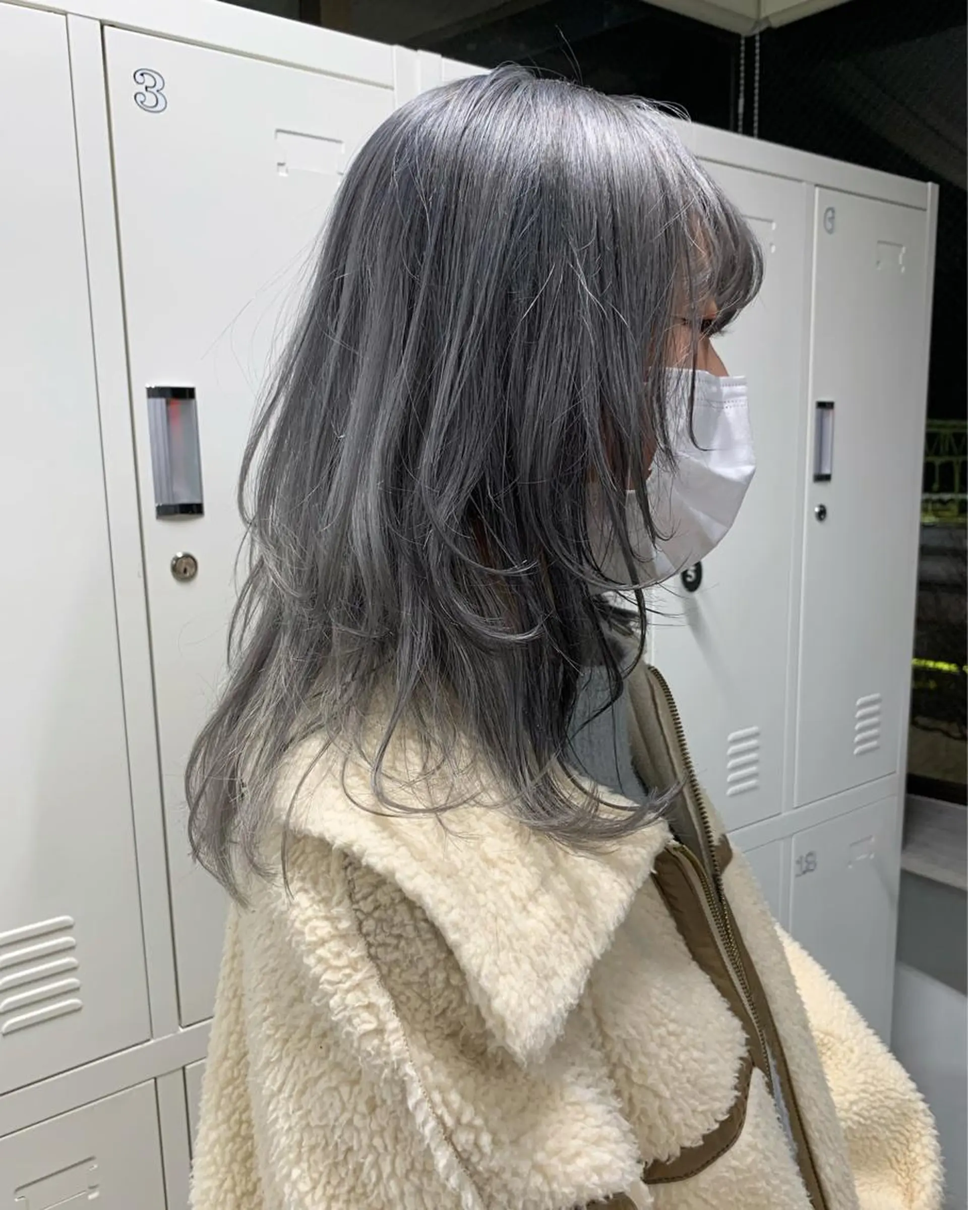 セミロング カラー ブリーチ ケアブリーチ 透明感カラー ハイトーンカラー シルバー 中性ウルフカット ケアブリーチ/ケイトのヘアスタイル