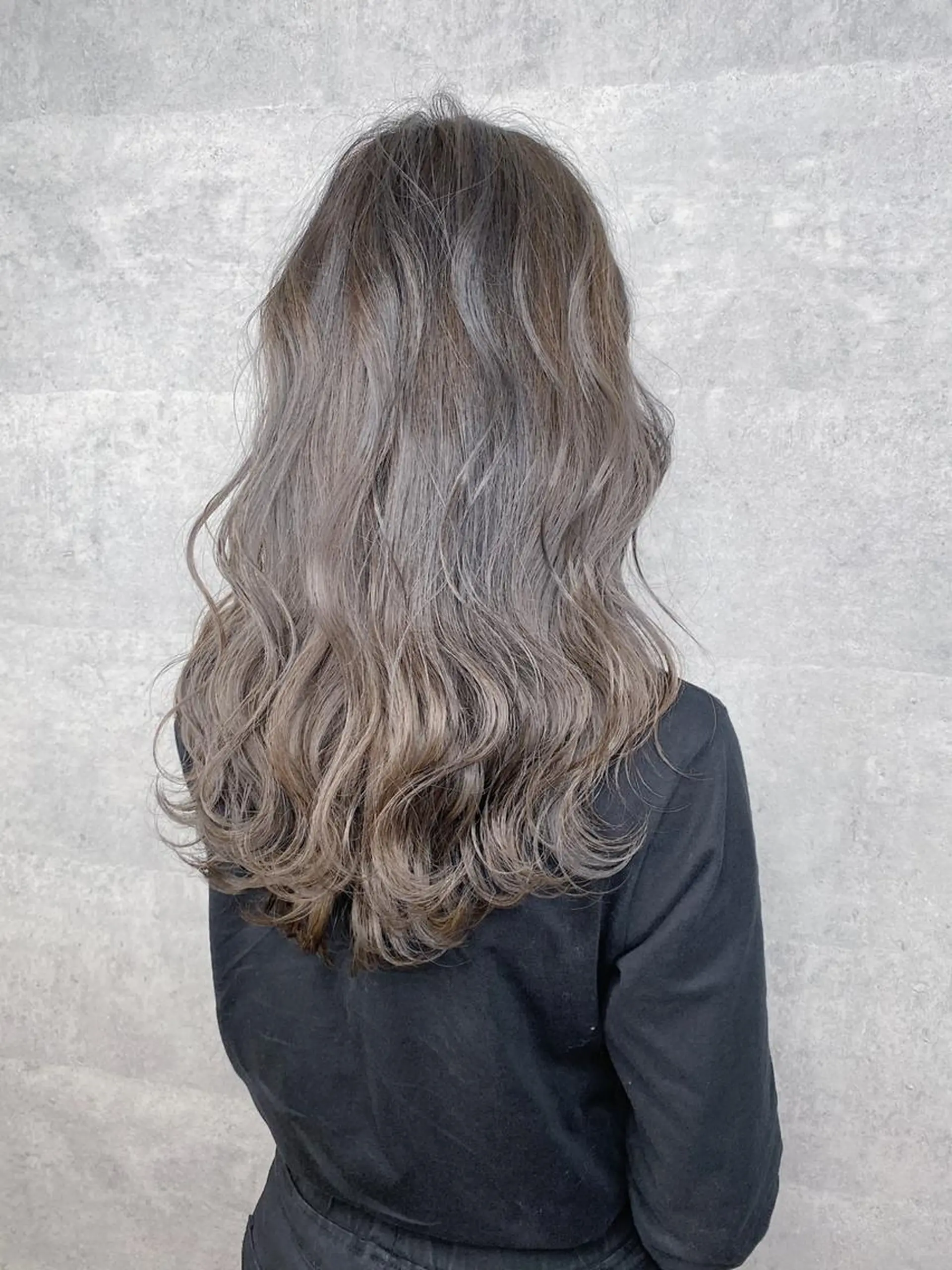 セミロング カラー _WHITE 天王寺のヘアスタイル