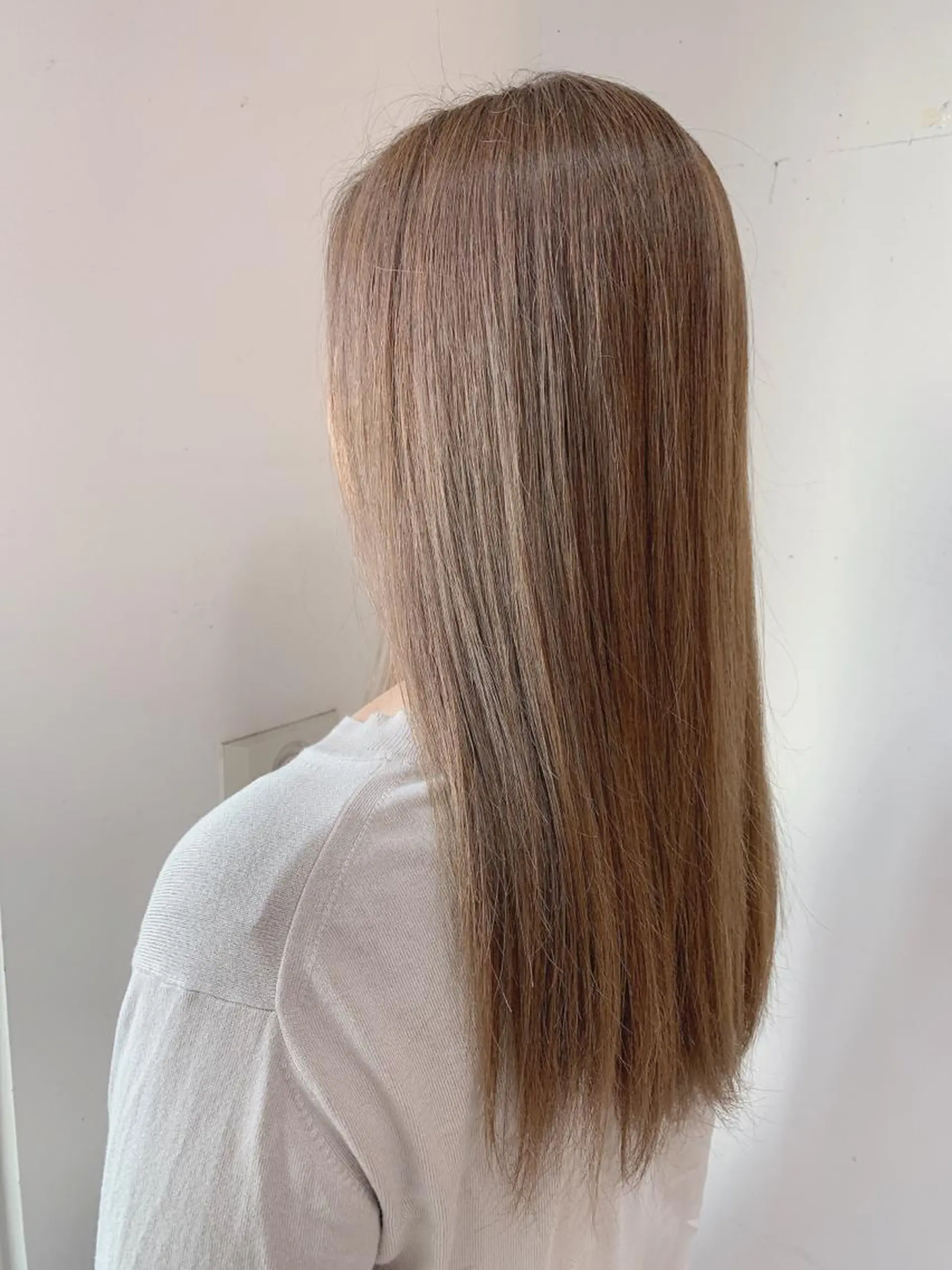 セミロング カラー 白髪ぼかしハイライト 柳川拓哉のヘアスタイル