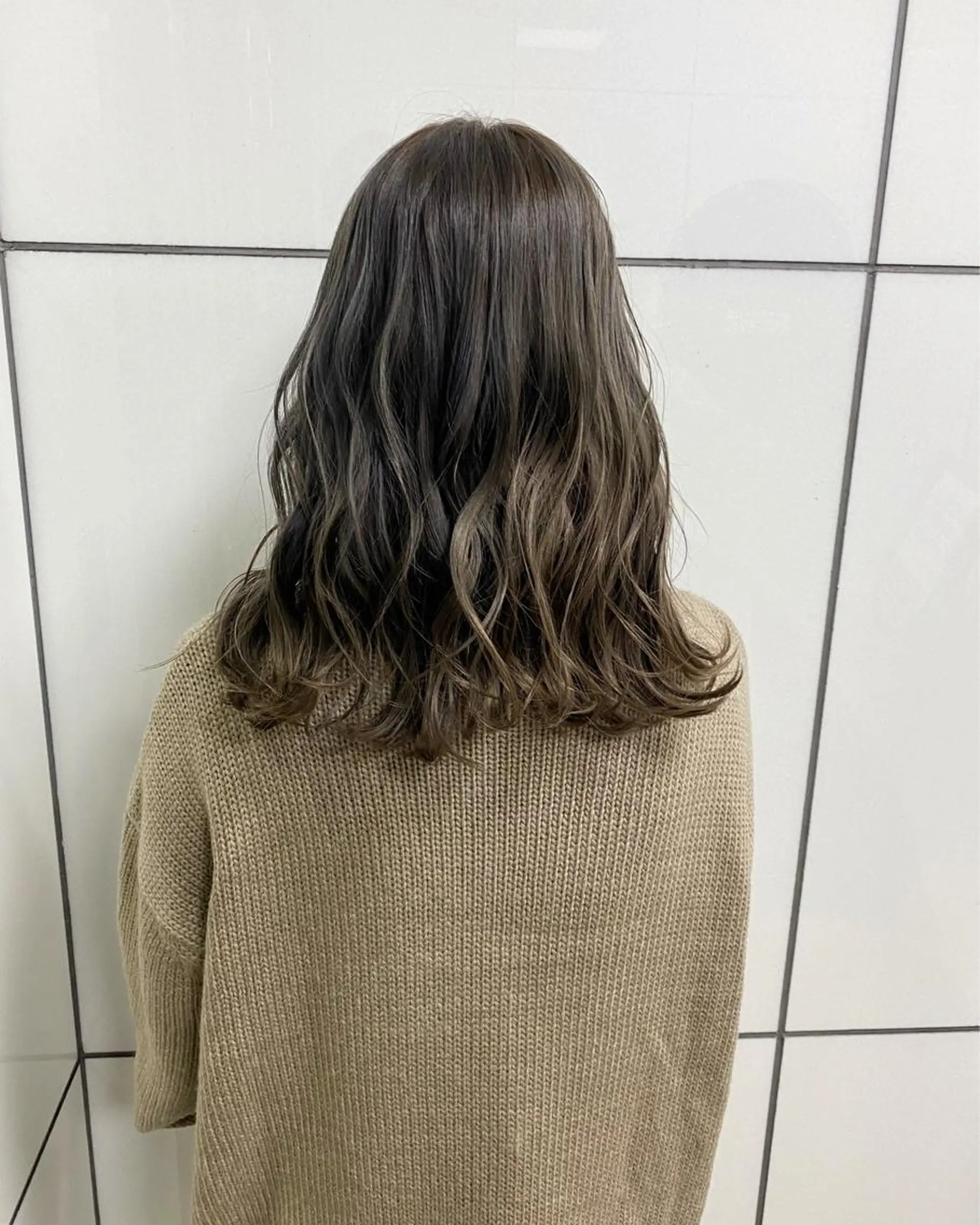 セミロング 髪質改善韓国レイヤー SHIORI🦋のヘアスタイル