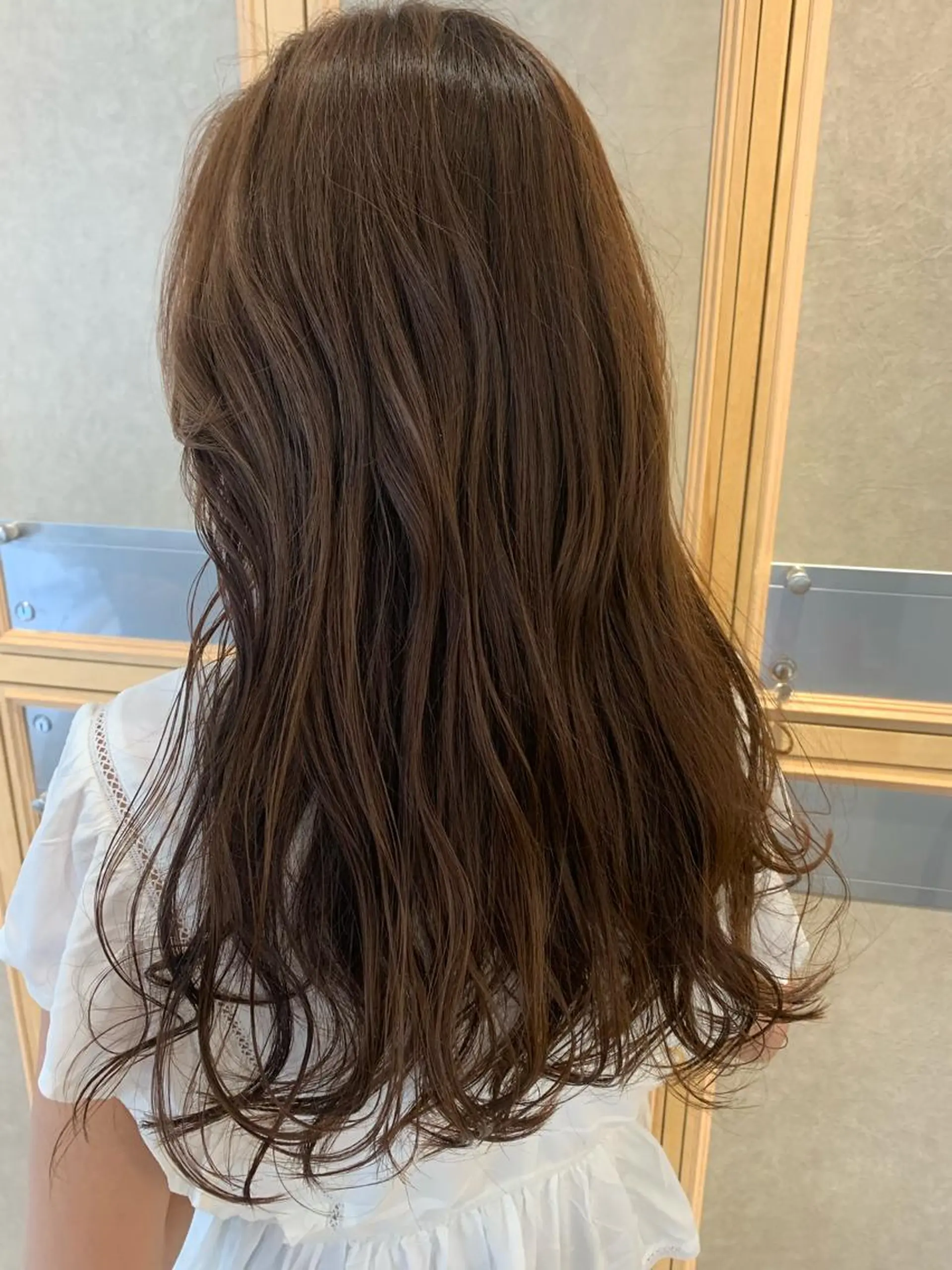 セミロング カラー ブラウンカラー TENELE所属・チバ タクミのヘアスタイル