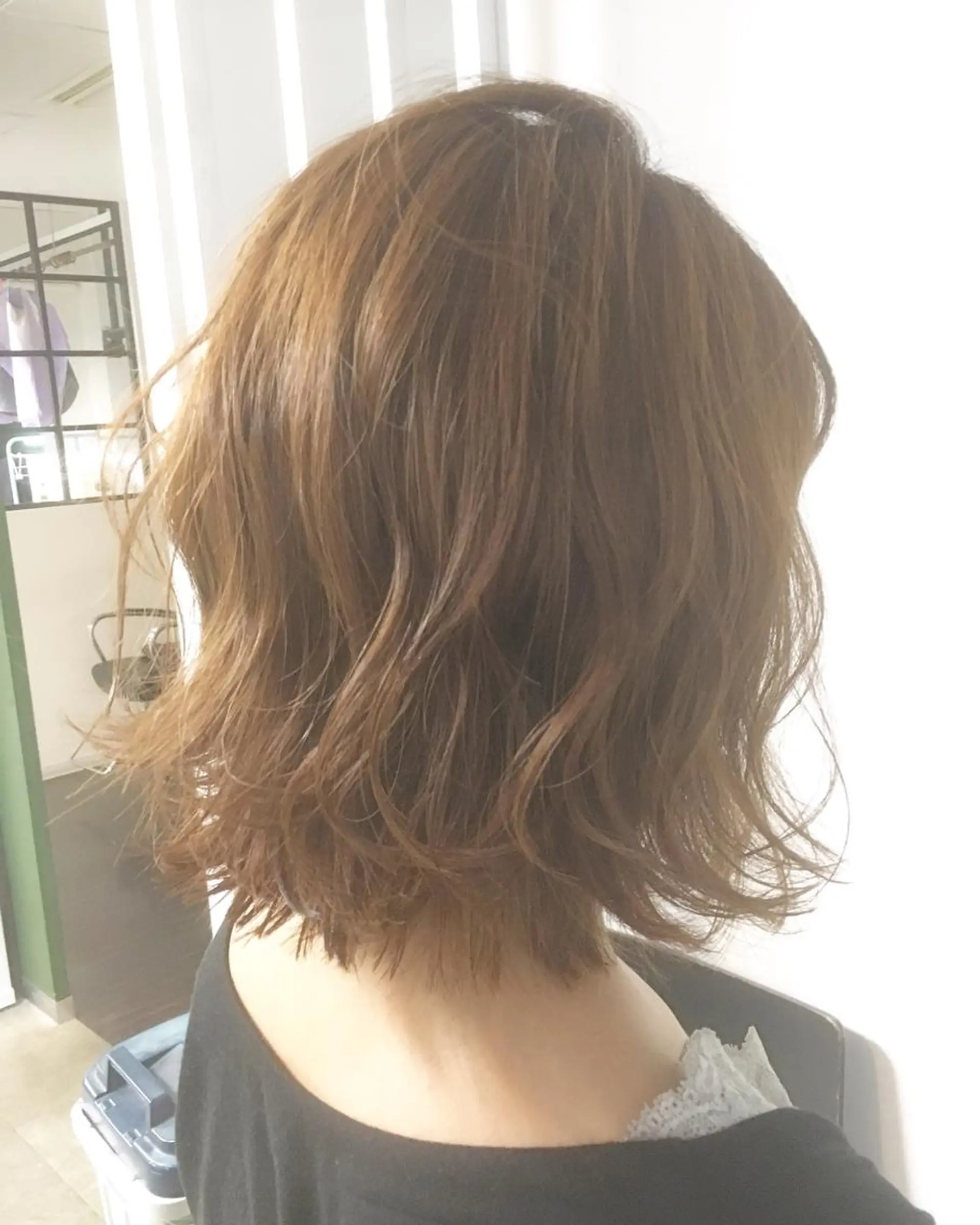 ミディアム カラー パーマ ボブ 榎園 由美のヘアスタイル