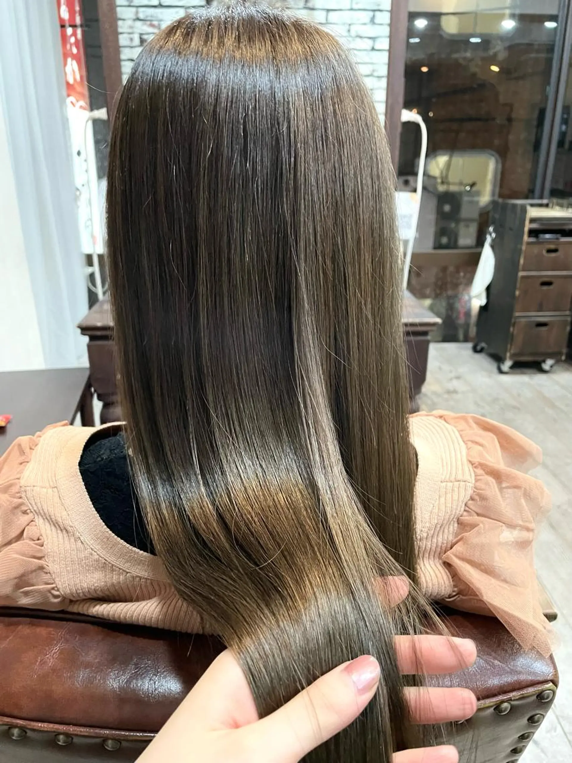 ロング カラー パーマ ベージュカラー オリーブベージュ 髪質改善☁️ ユイのヘアスタイル