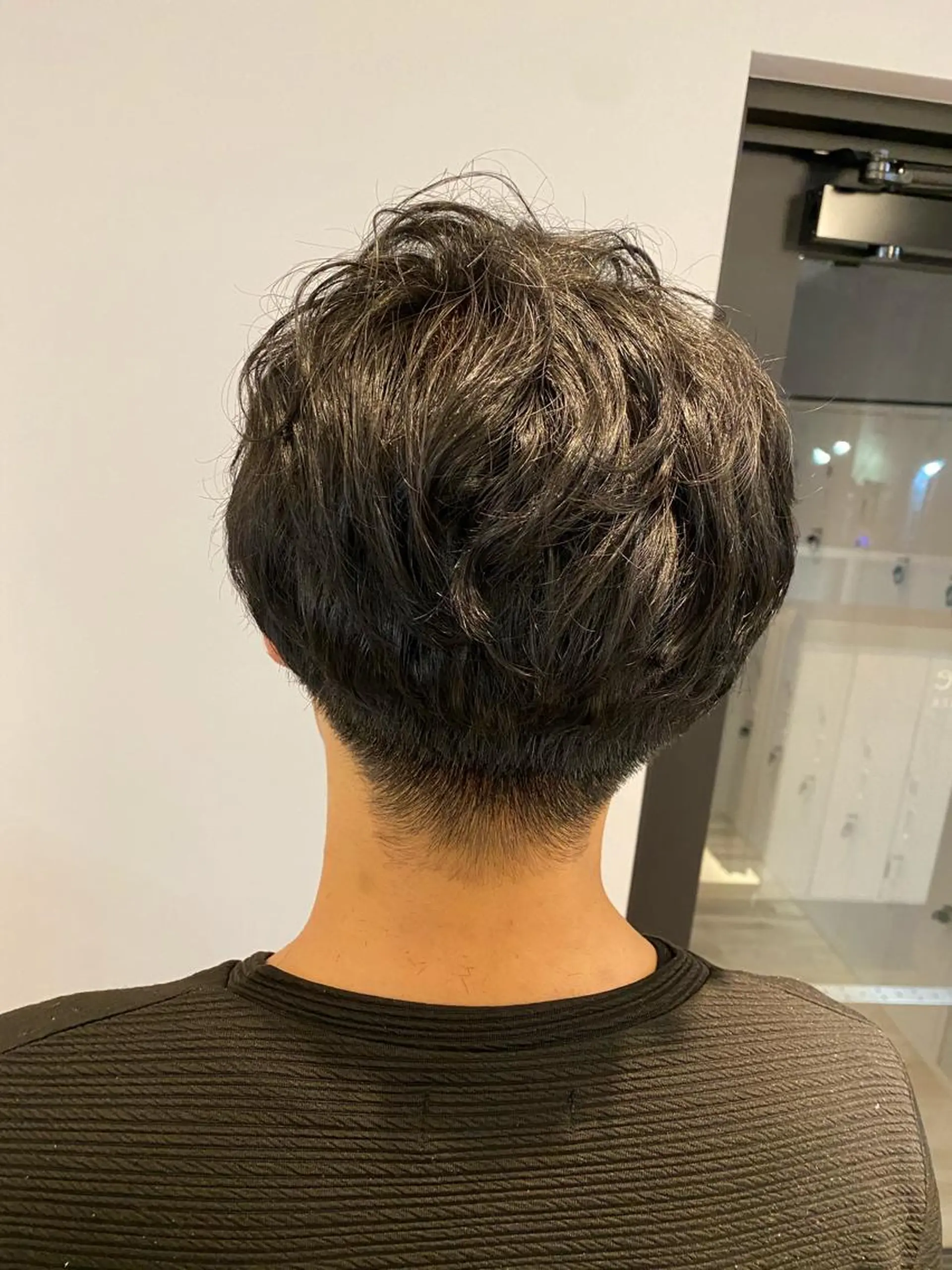 メンズ 刈り上げ 透明感カラー✨ 酸性ストレート特化のヘアスタイル