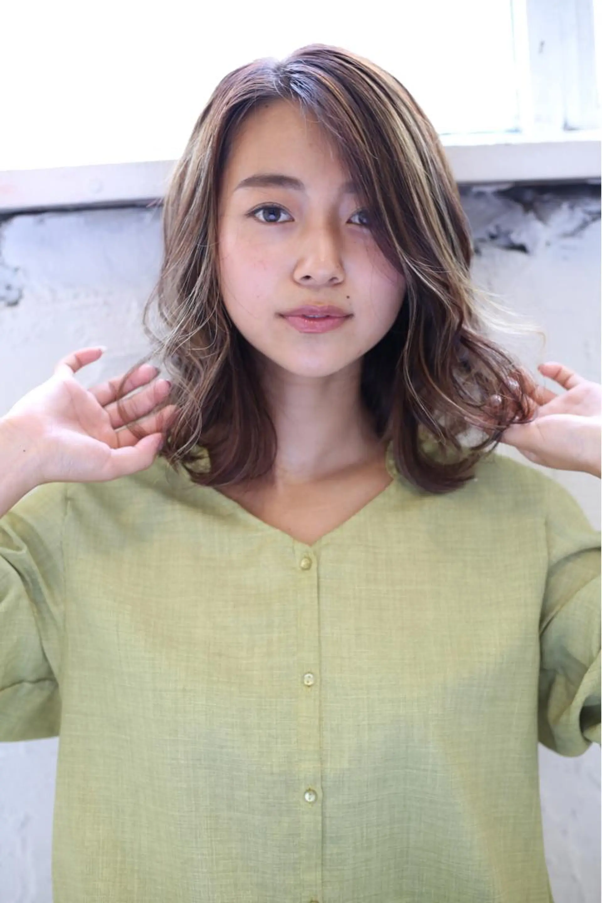 セミロング カラー パーマ 野崎 ひかりのヘアスタイル