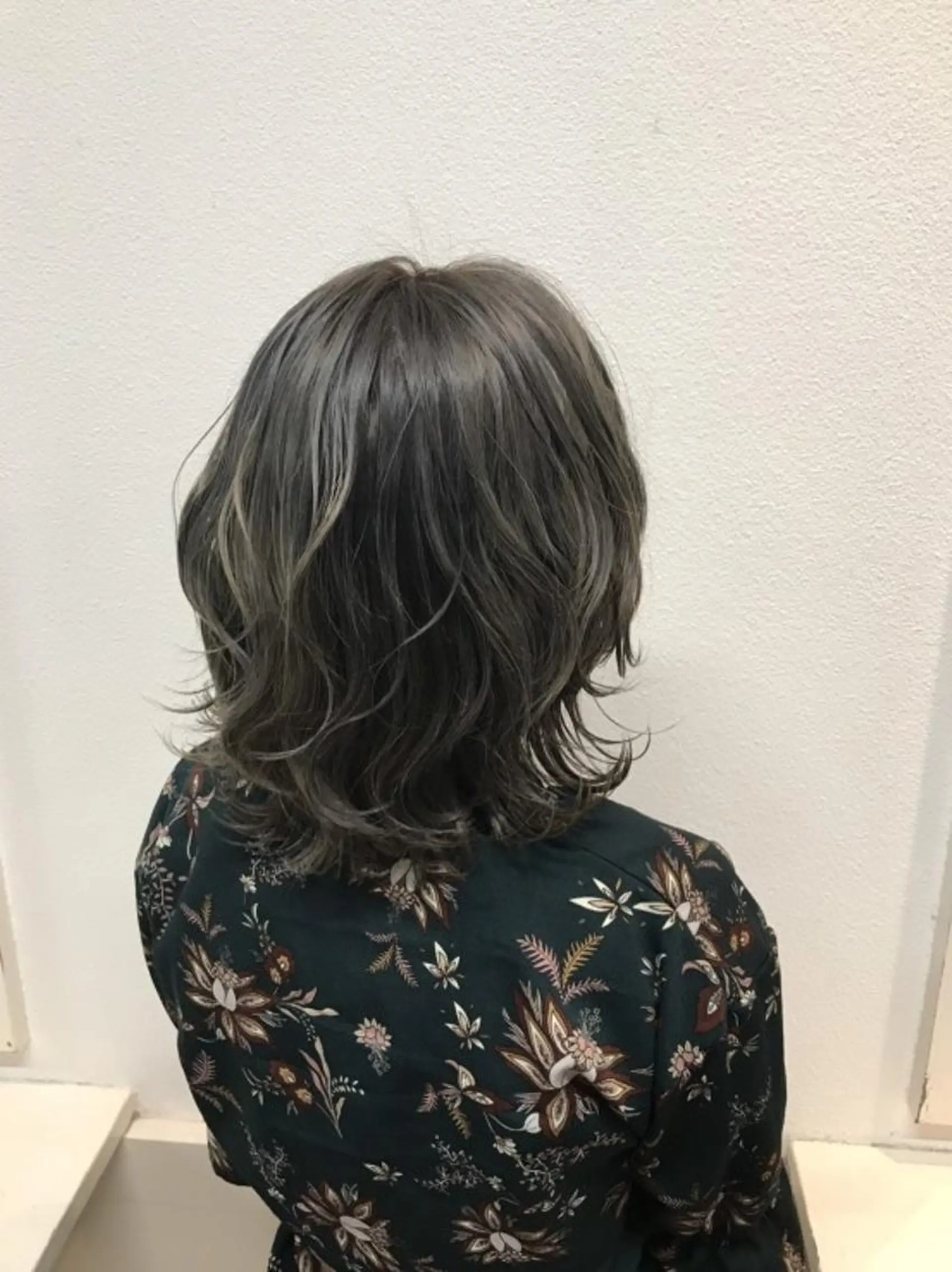 ミディアム カラー シルバー レイヤーカット GiseL ジゼル六本松のヘアスタイル