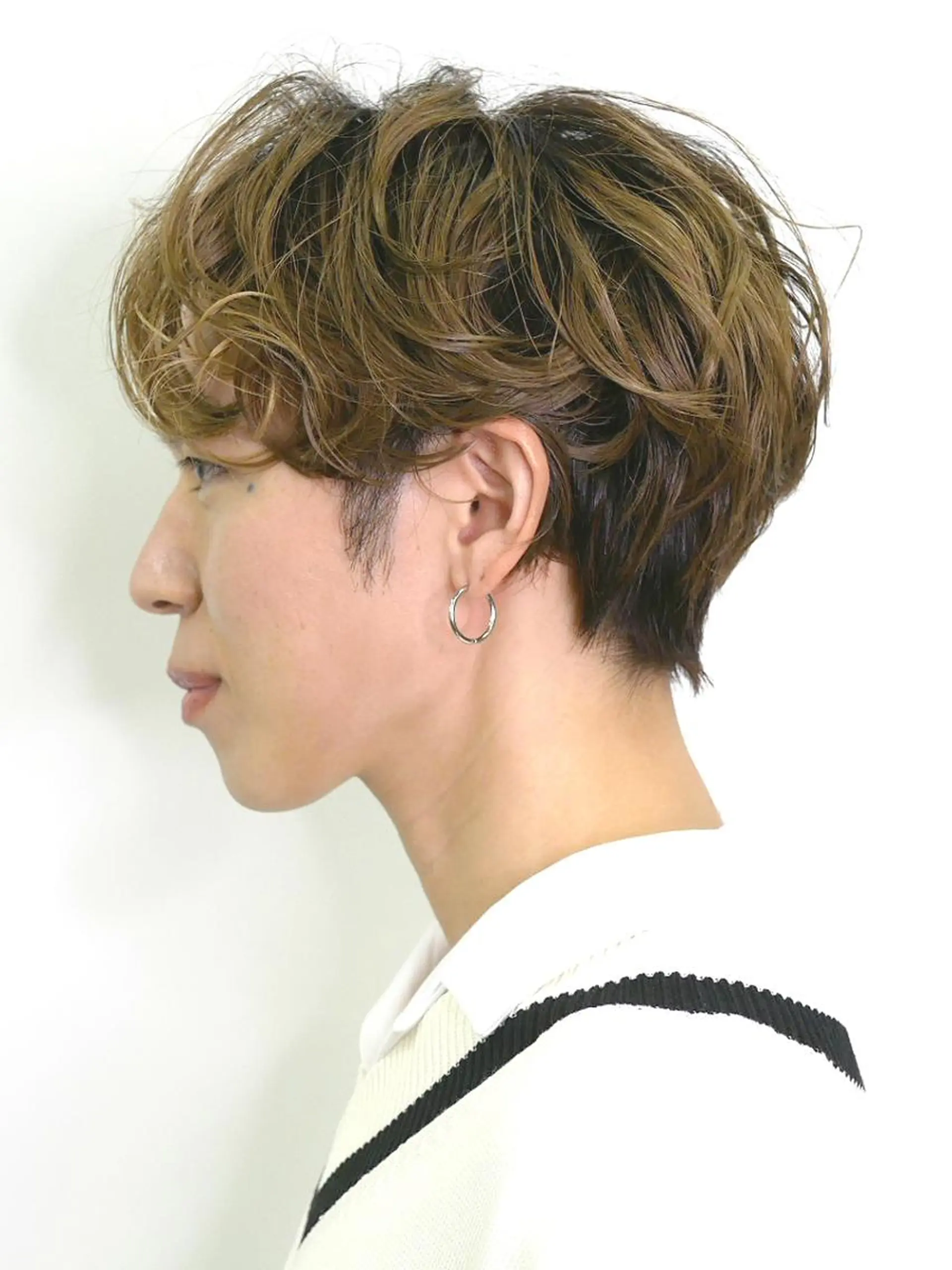 ショート パーマ メンズ 黒川 真実のヘアスタイル