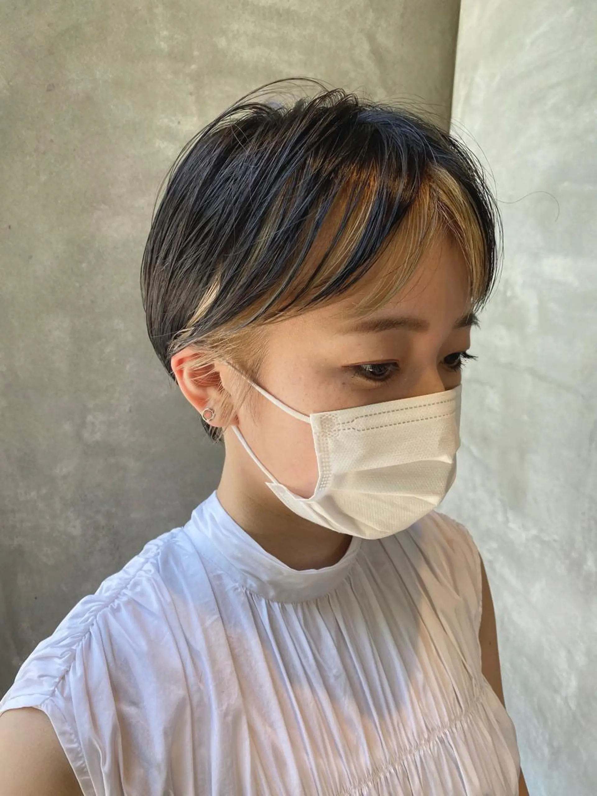 ショート カラー DEE okazakiのヘアスタイル