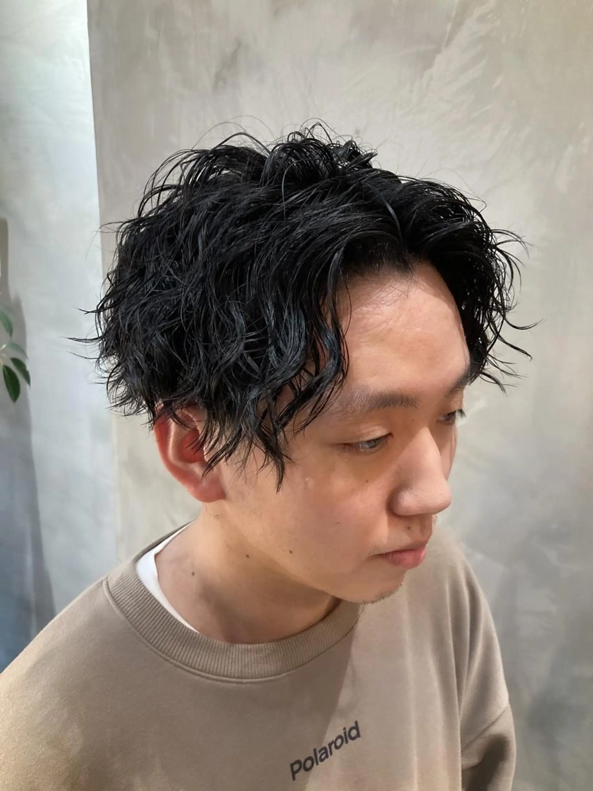 ショート パーマ メンズ センターパート 波巻きスパイラルパー マ/シャドウパーマ駿のヘアスタイル