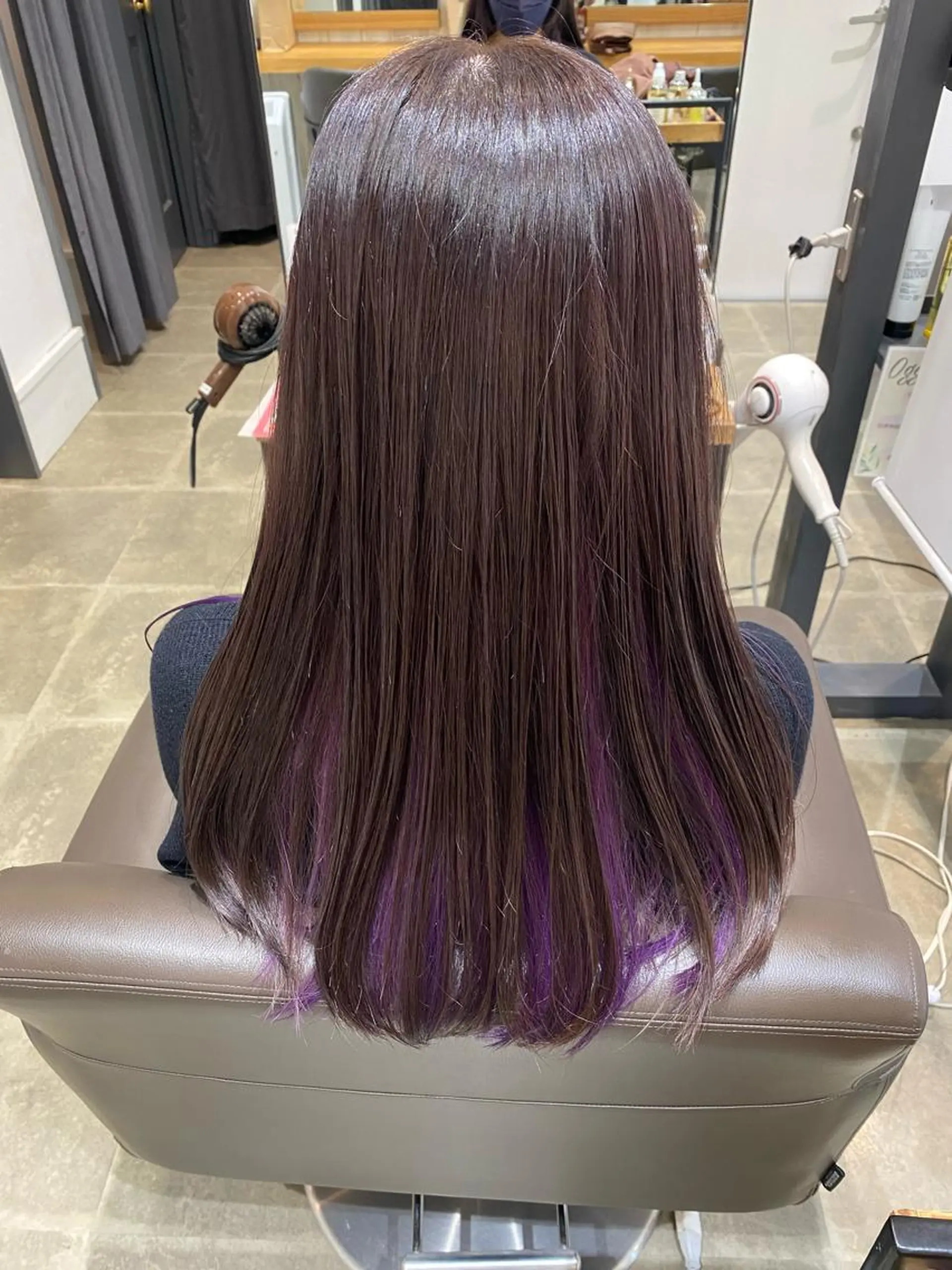 カラー ブリーチ インナーカラー 井上 舞のヘアスタイル