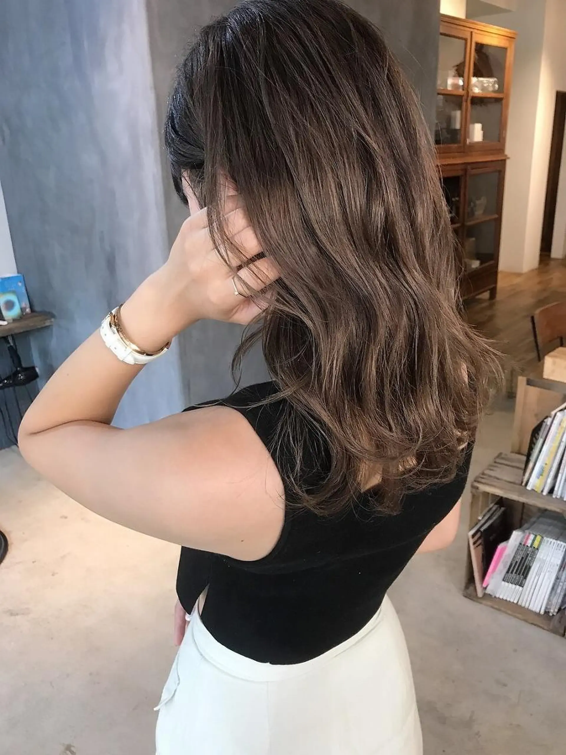 セミロング 中島 詩音のヘアスタイル