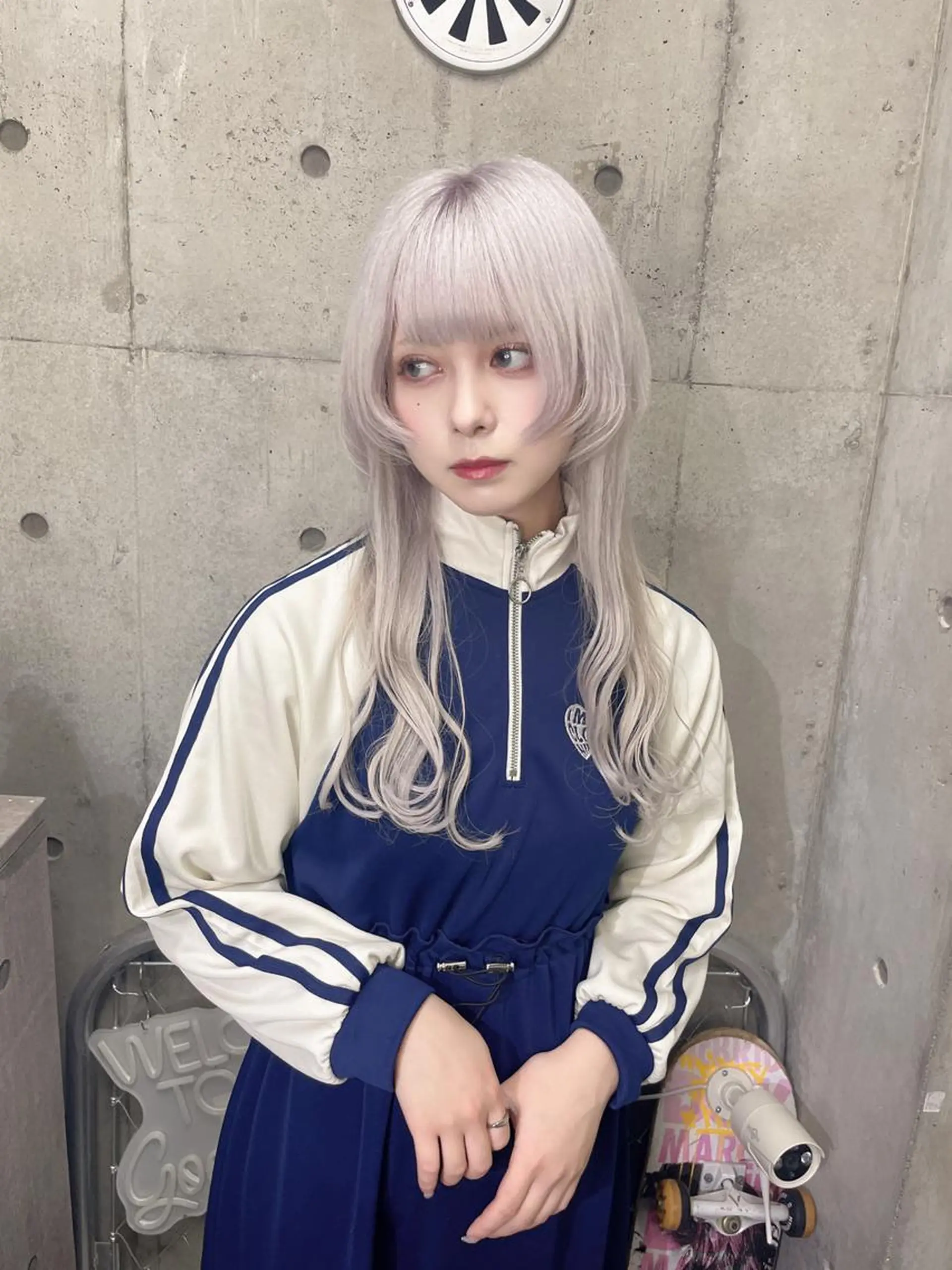 ロング カラー ホワイト&レイヤーカ ットエクステ長畠俊輔のヘアスタイル