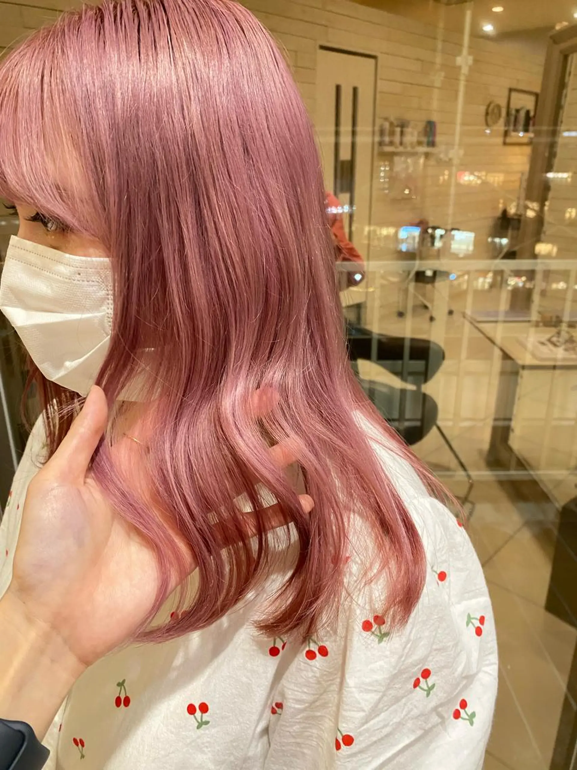 セミロング カラー ピンクカラー riho/ブリーチ/ デザインカラー/辻堂のヘアスタイル