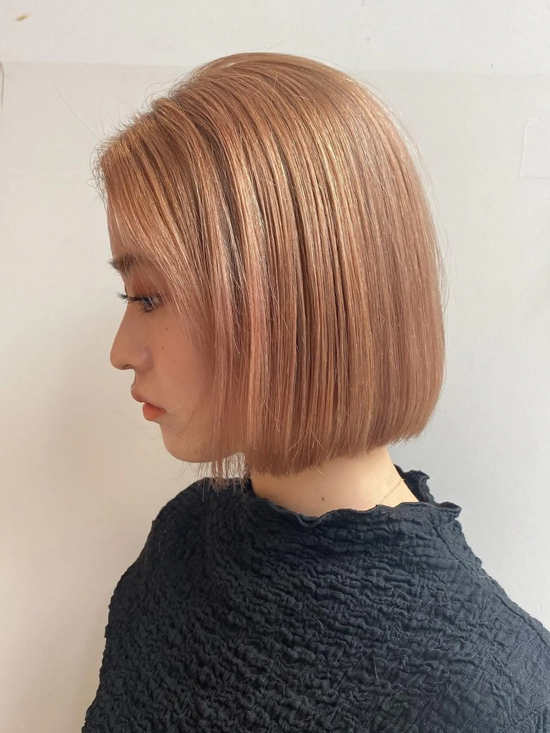 ショート カラー 切りっぱなしボブ 前下がりボブ ブリーチ グレージュ ボブ カット ヘアカラー トリートメント レイヤー専門家 ダブルカラー修のヘアスタイル