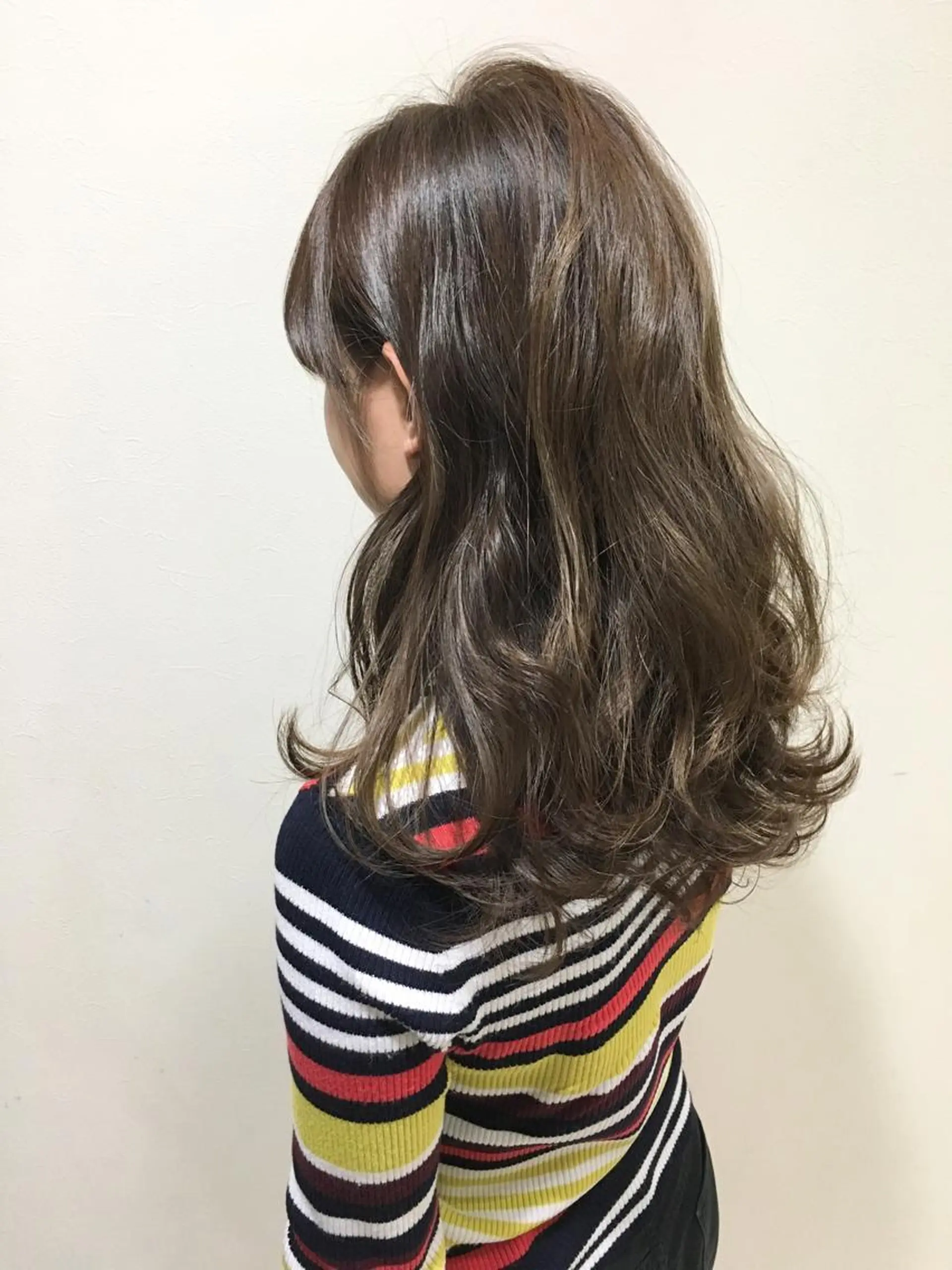 セミロング カラー グレージュ ディレクター ノナカのヘアスタイル