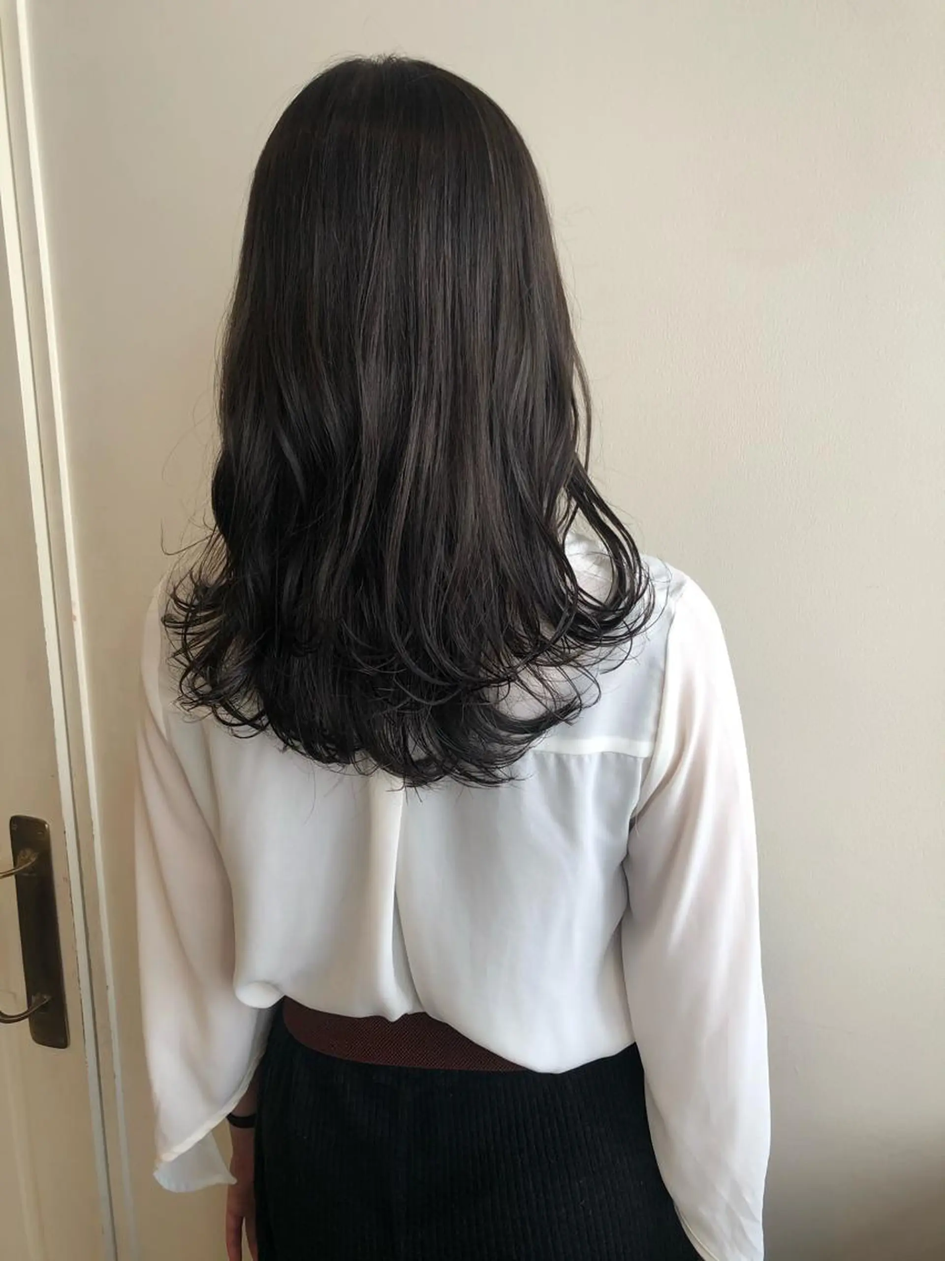ミディアム カラー カット ヘアカラー トリートメント MIOベージュカラー 柔らかいカラーのヘアスタイル
