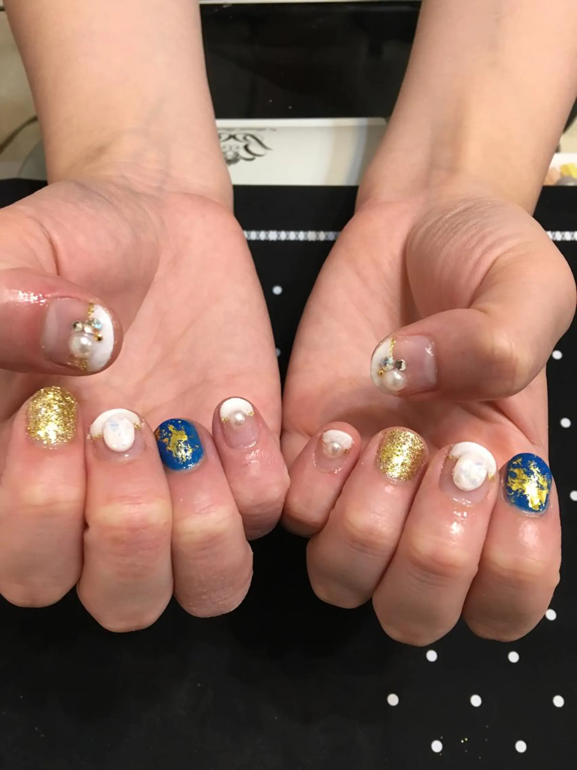 ネイル フレンチネイル ストーンネイル ハンドネイル 🌈KANÅKO 🌈のネイルデザイン