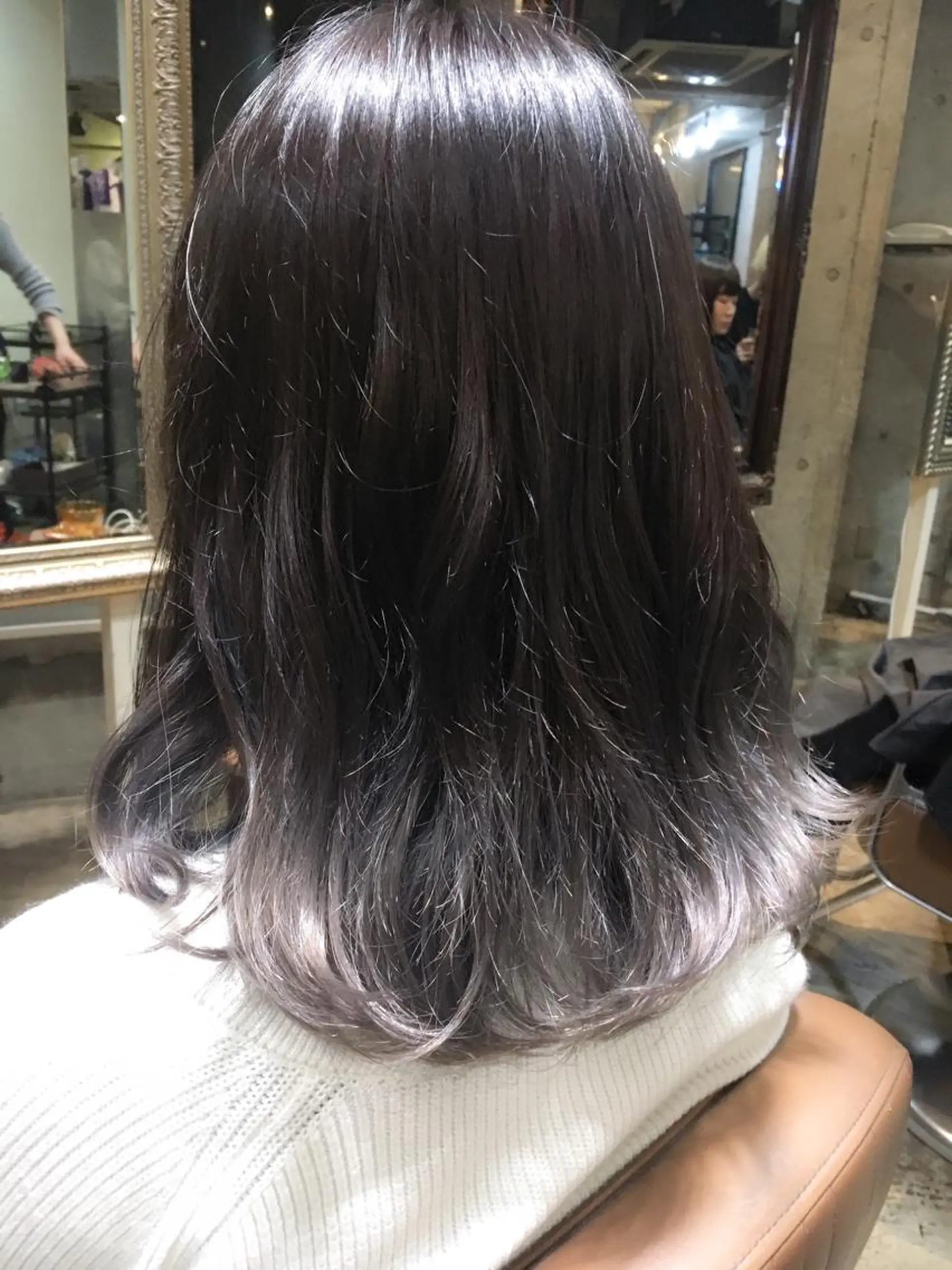 セミロング カラー ダークグレー ダブルカラー グラデーションカラー トリートメント 北條 優輝のヘアスタイル