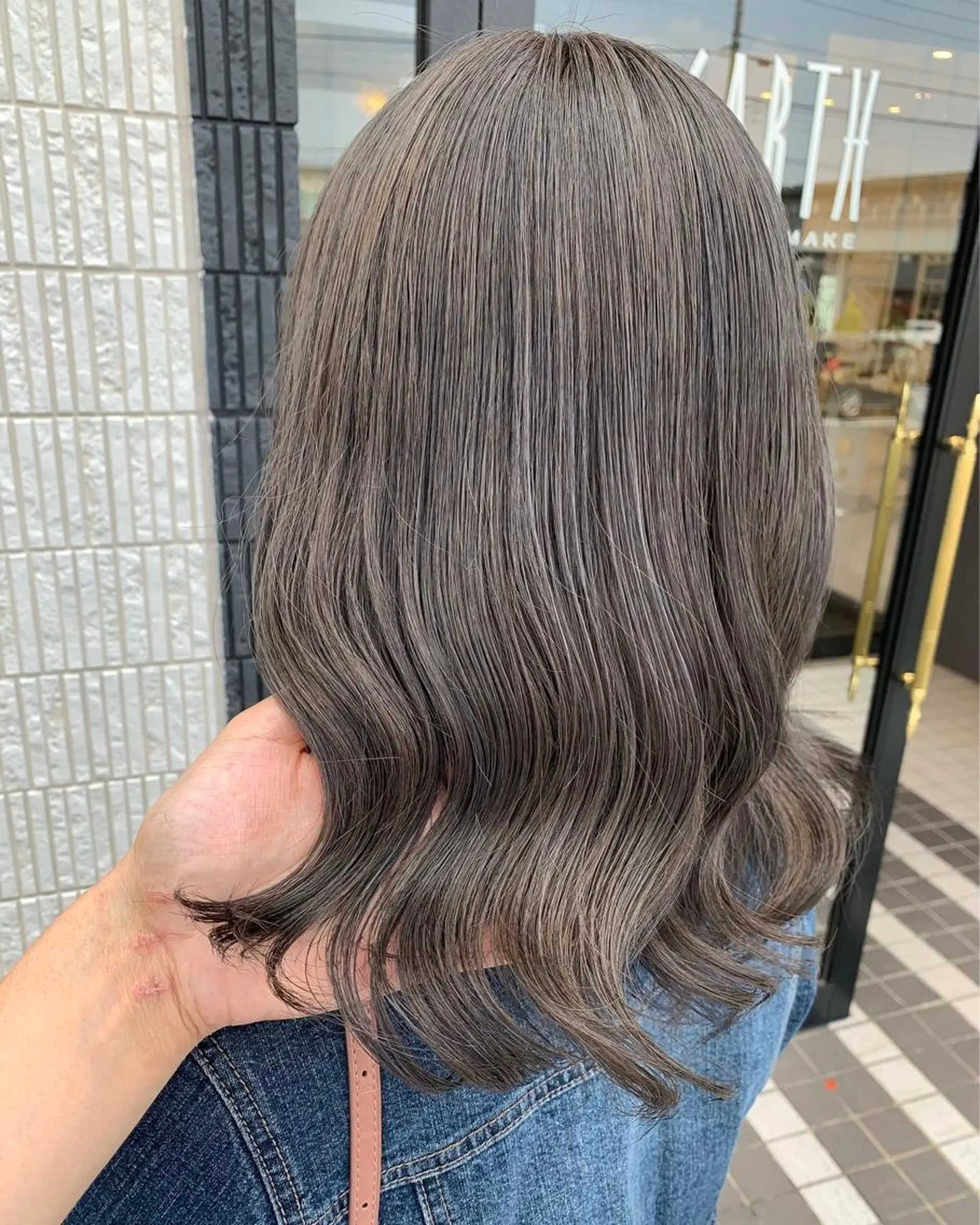 ミディアム カラー グレージュ ミルクティーグレージュ カット ヘアカラー 古畑 佑悟のヘアスタイル