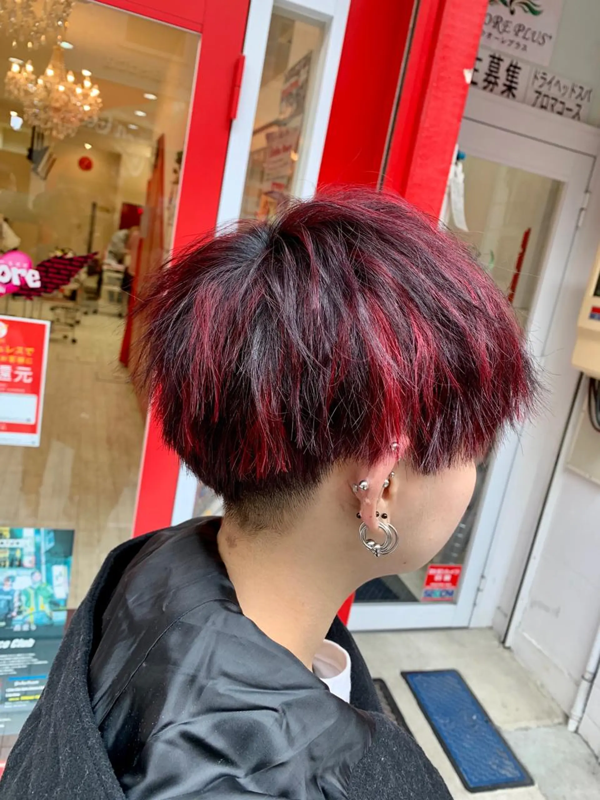 ショート カラー ヘアアレンジ 今村公介 ブリーチ特化、派手髪のヘアスタイル