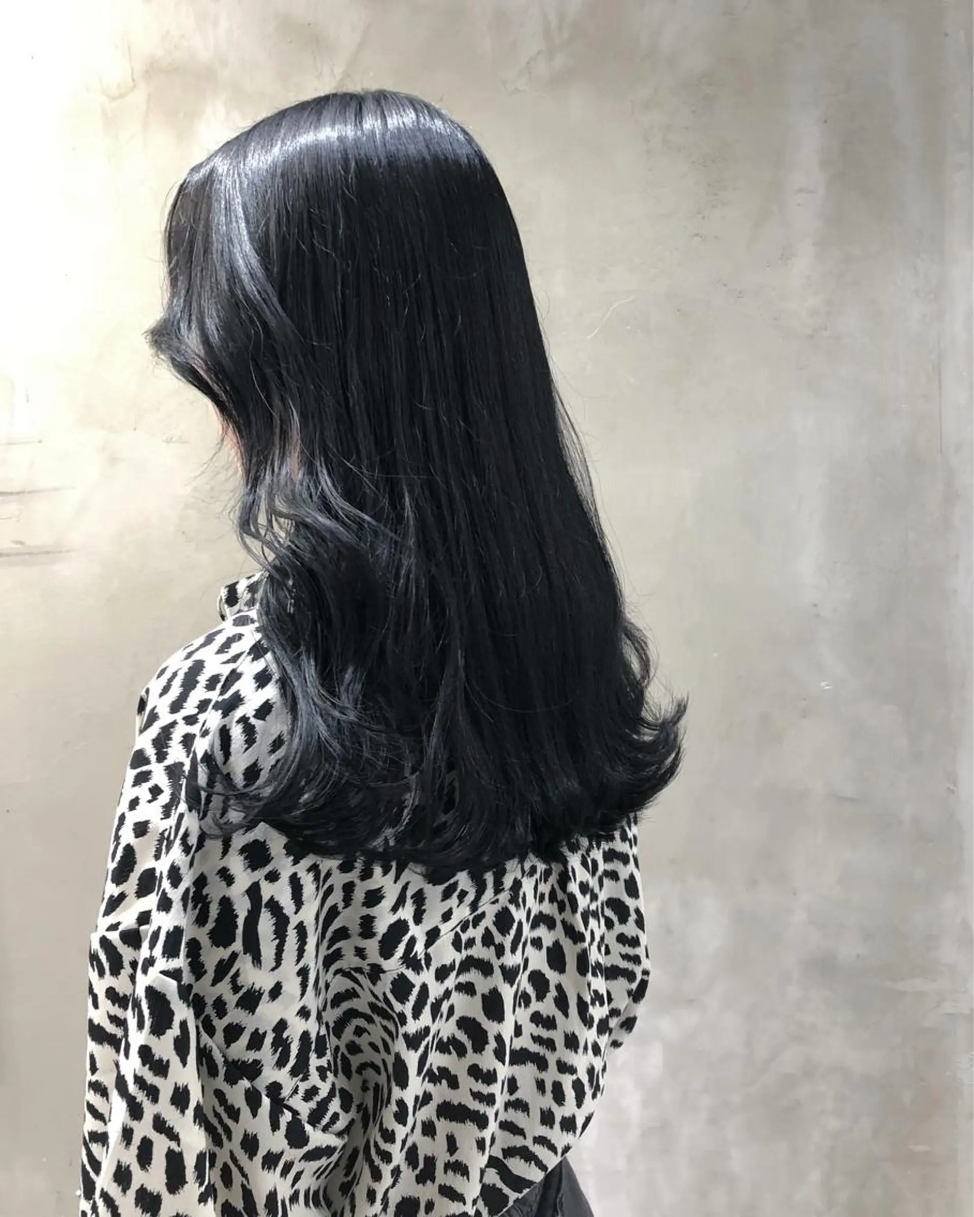 セミロング カラー ニシオカ タクヤのヘアスタイル