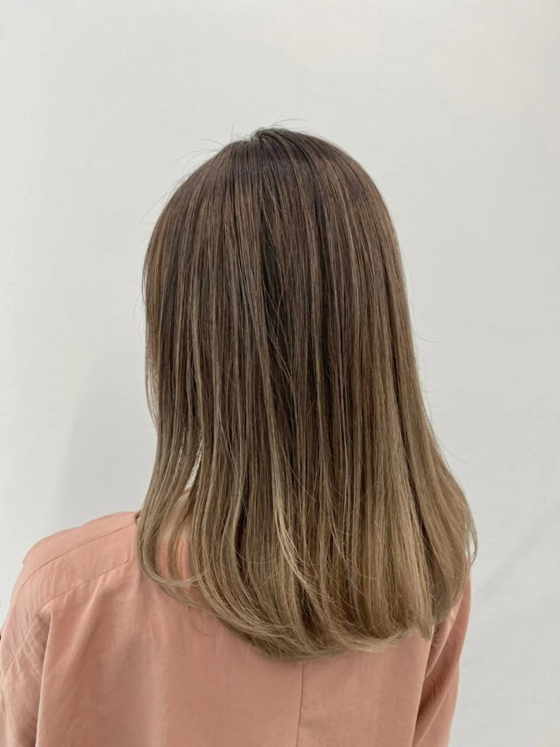 ミディアム 公式 Ease by amble luxeのヘアスタイル