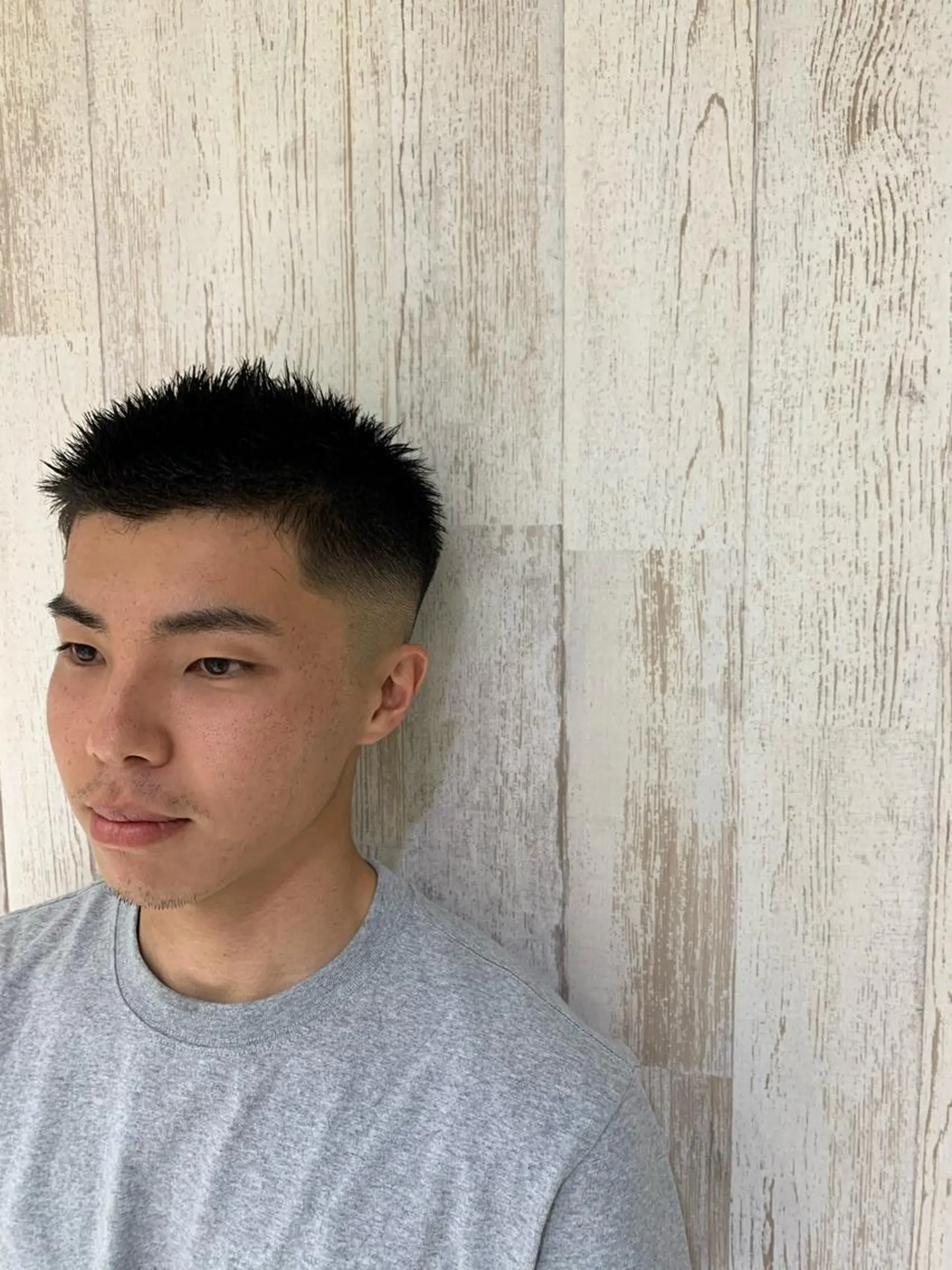 メンズ フェードカット スキンフェード 岡本 勇輝のヘアスタイル