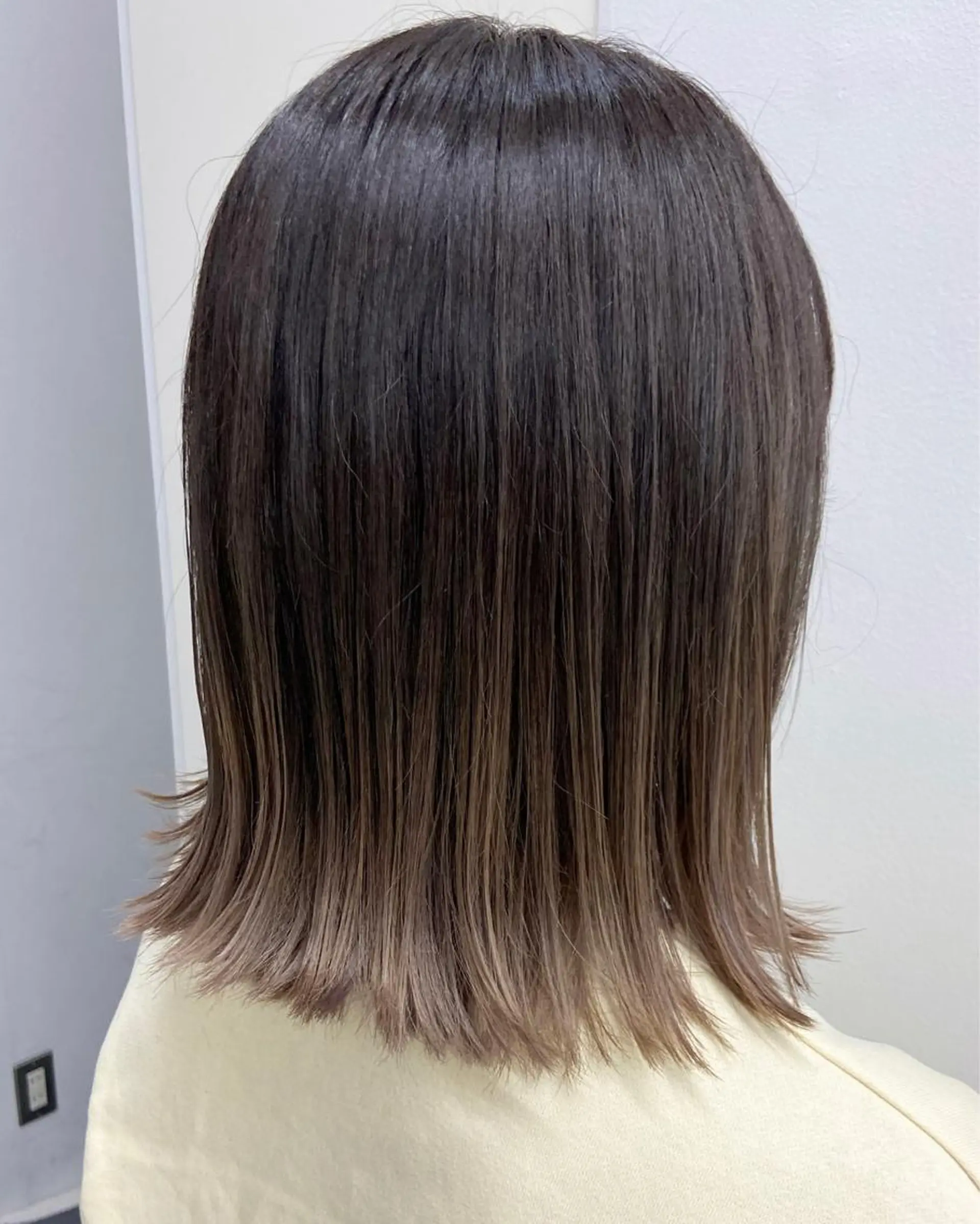 ミディアム カラー ヘアアレンジ バレイヤージュ ベージュカラー ホワイトベージュ レイヤーカット 🦄インナーカラー 🦄貫井彩花のヘアスタイル