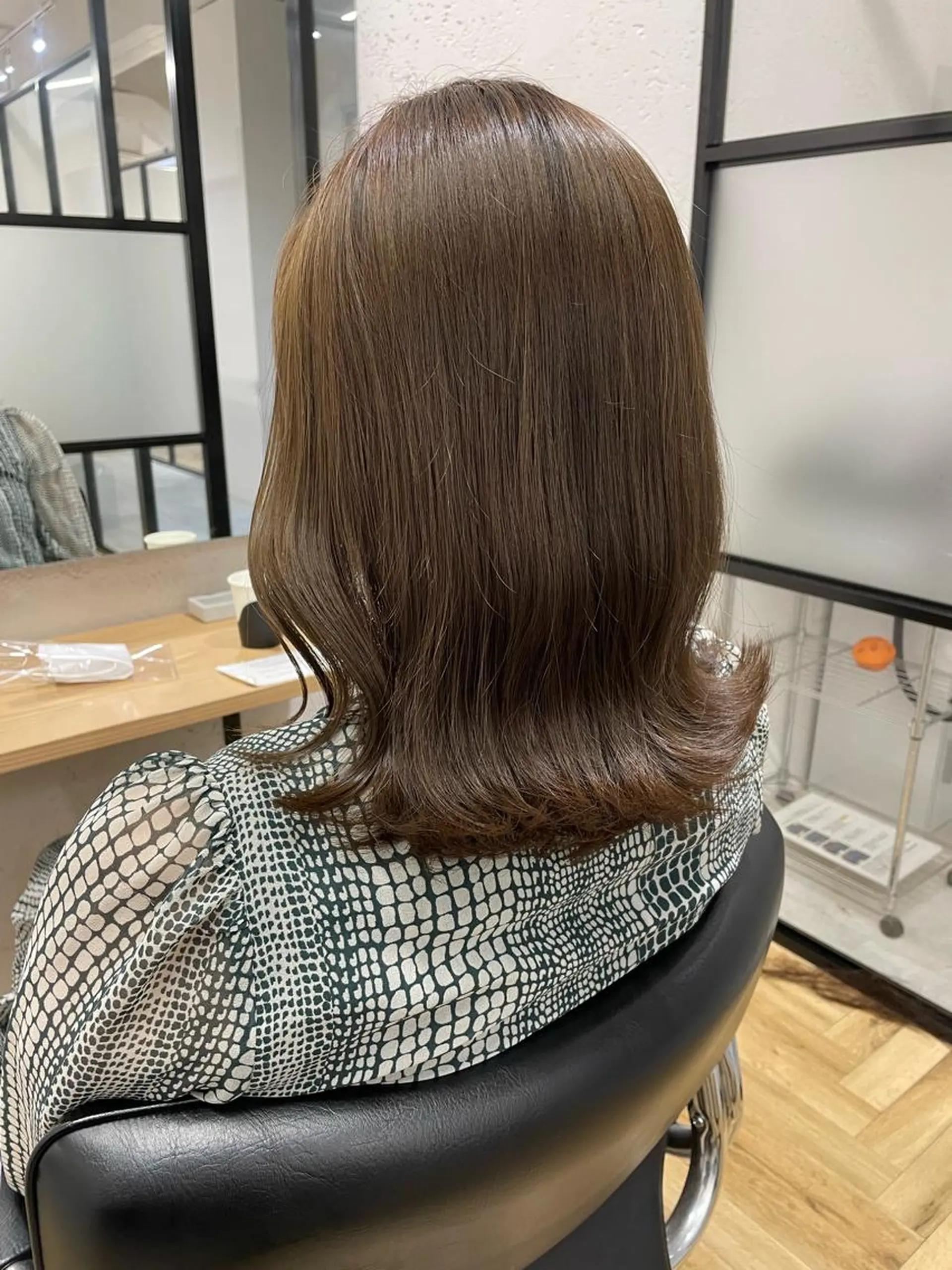 ミディアム アッシュ ボブ くびれヘア 顔周りカット ハイライト オリーブカラー 特化　　kaiのヘアスタイル