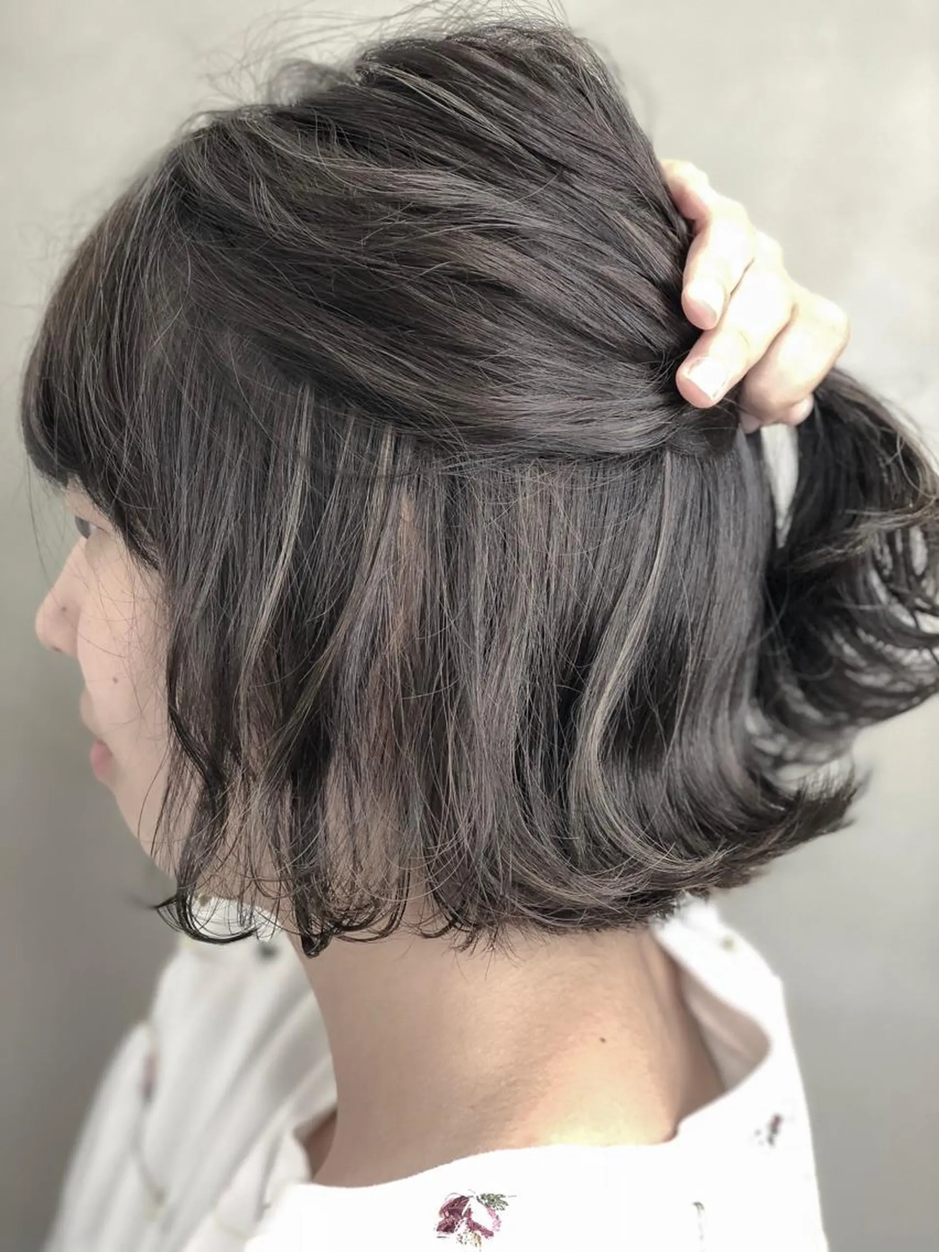 ショート カラー グレージュ eclair.髪質改善&トリートメント所属・【艶髪、透明感】西村 有司のヘアスタイル
