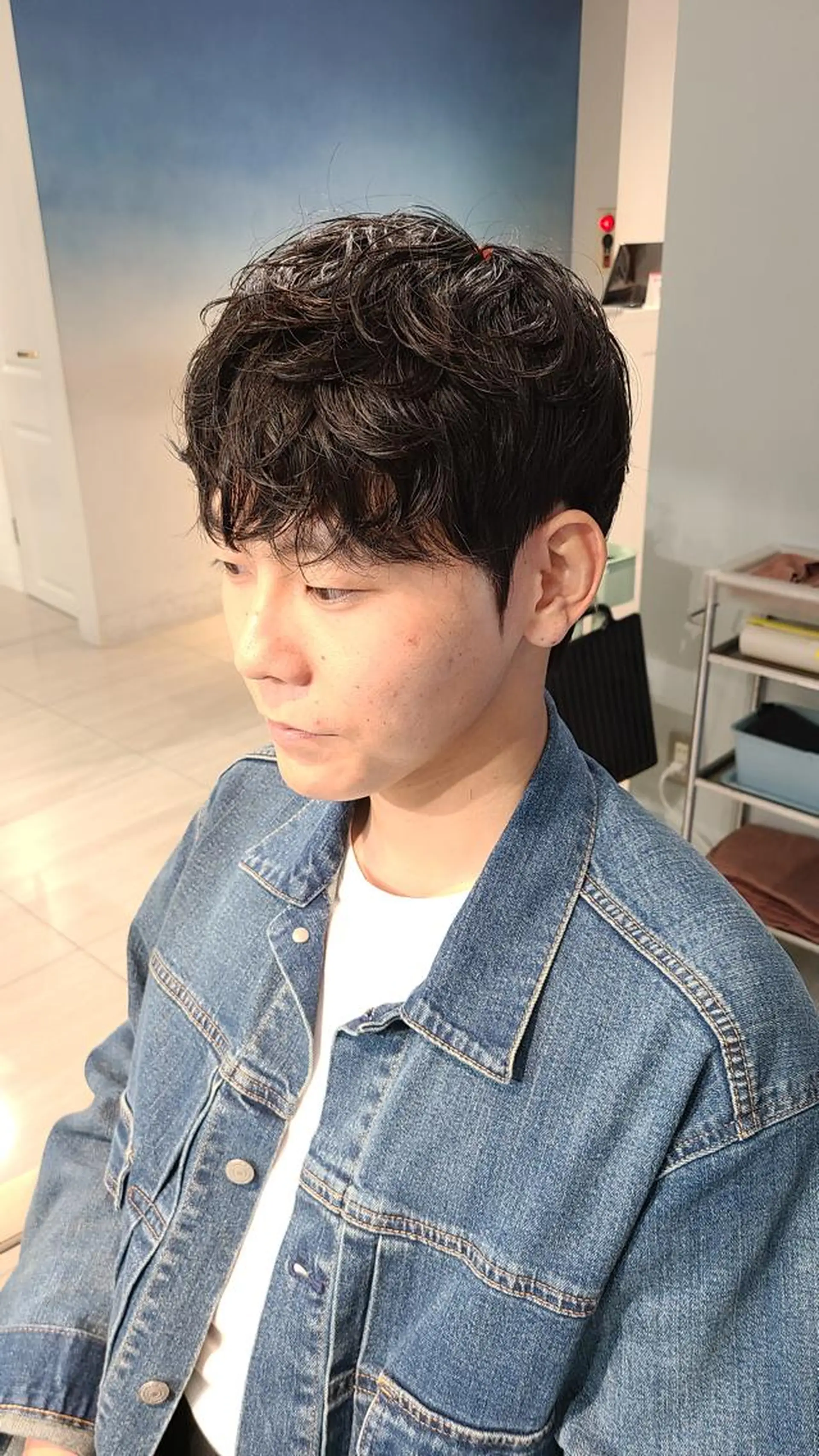 ショート パーマ メンズ ダウンパーマ カルマパーマ メンズ韓国風 マッシュ メンズパーマ 隈元 光のヘアスタイル