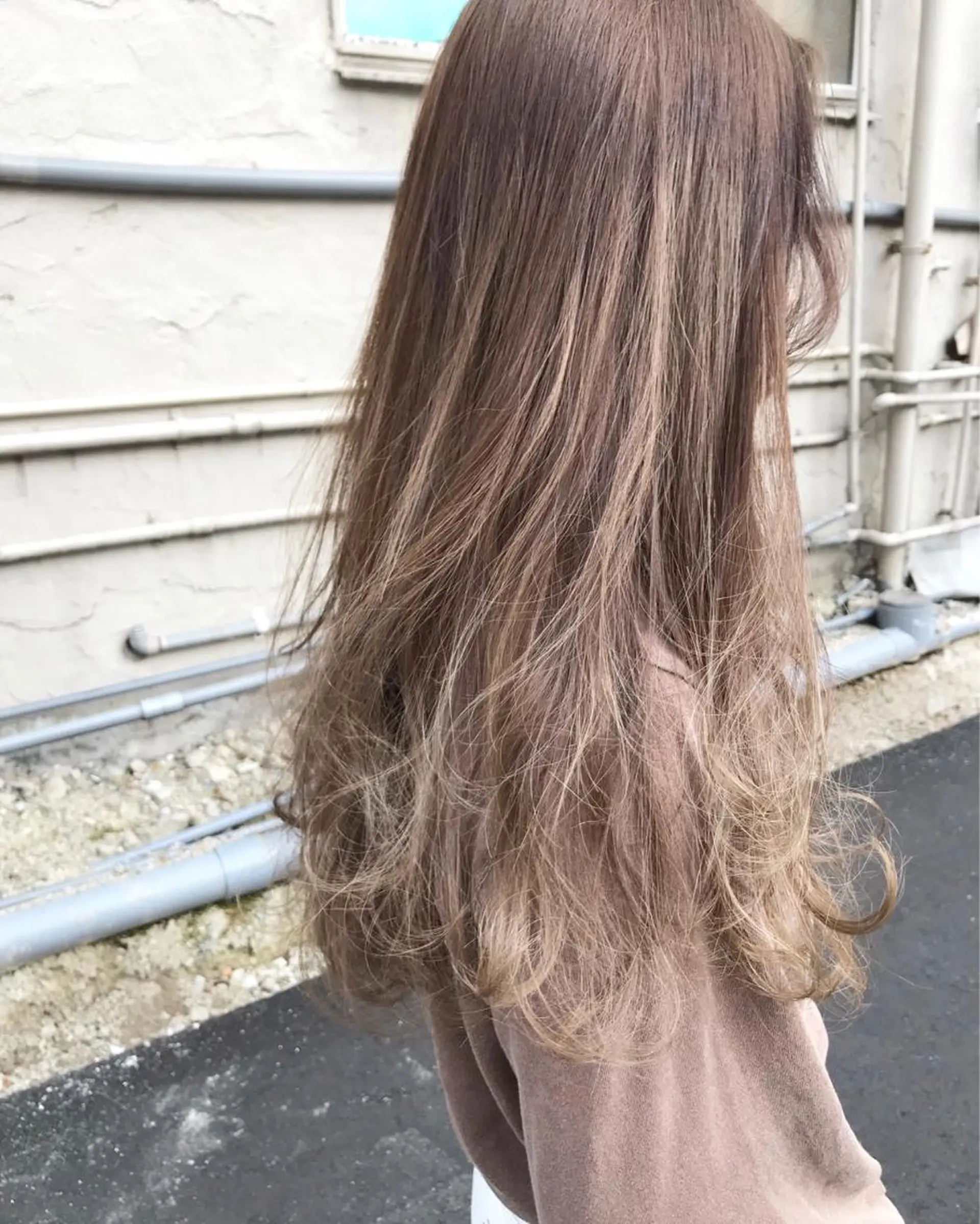 ロング ラベンダーベージュ ヘアカラー トリートメント Musiiik hairのヘアスタイル