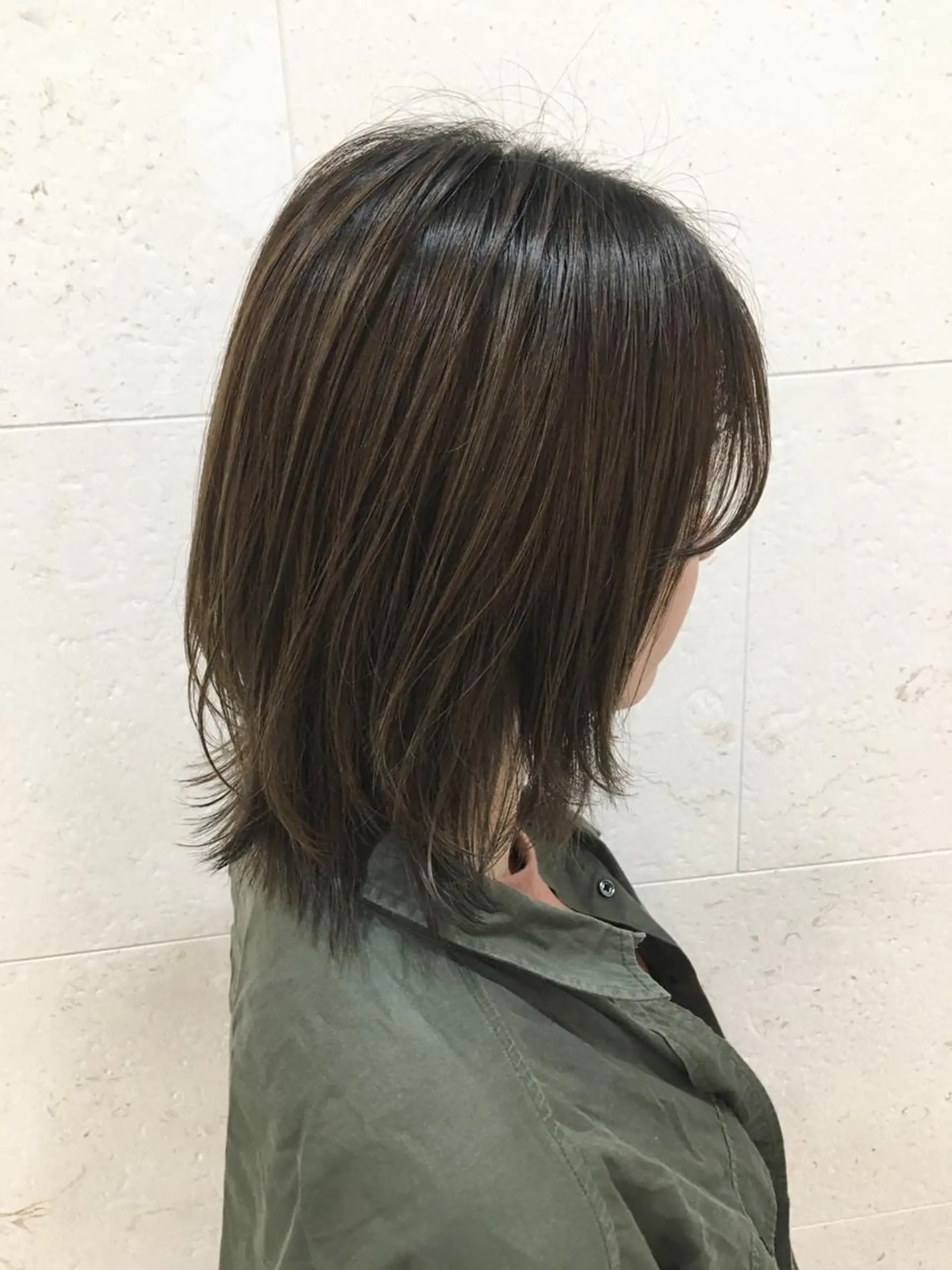 ミディアム カラー ベージュカラー ブリーチ 斉藤 貴也のヘアスタイル