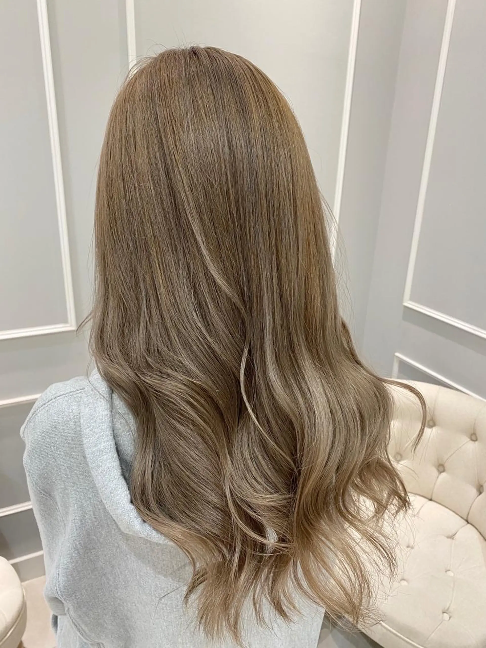 ロング カラー ベージュカラー ブリーチ ホワイトベージュ 韓国ヘア🇰🇷 トヨキトキコのヘアスタイル