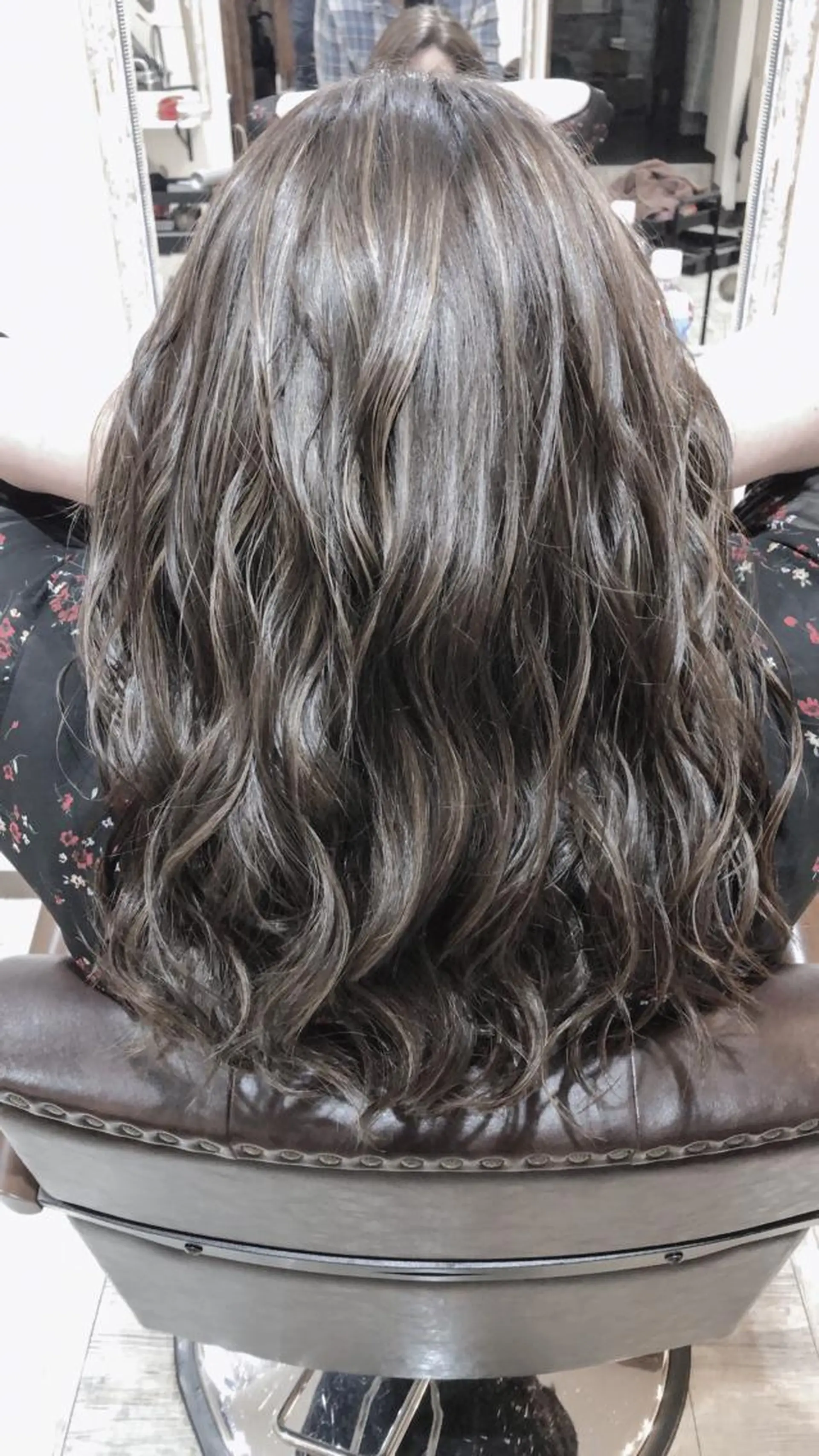 セミロング カラー シルバー カット ヘアカラー トリートメント 【垢抜け大人髪】 TIARA西山のヘアスタイル