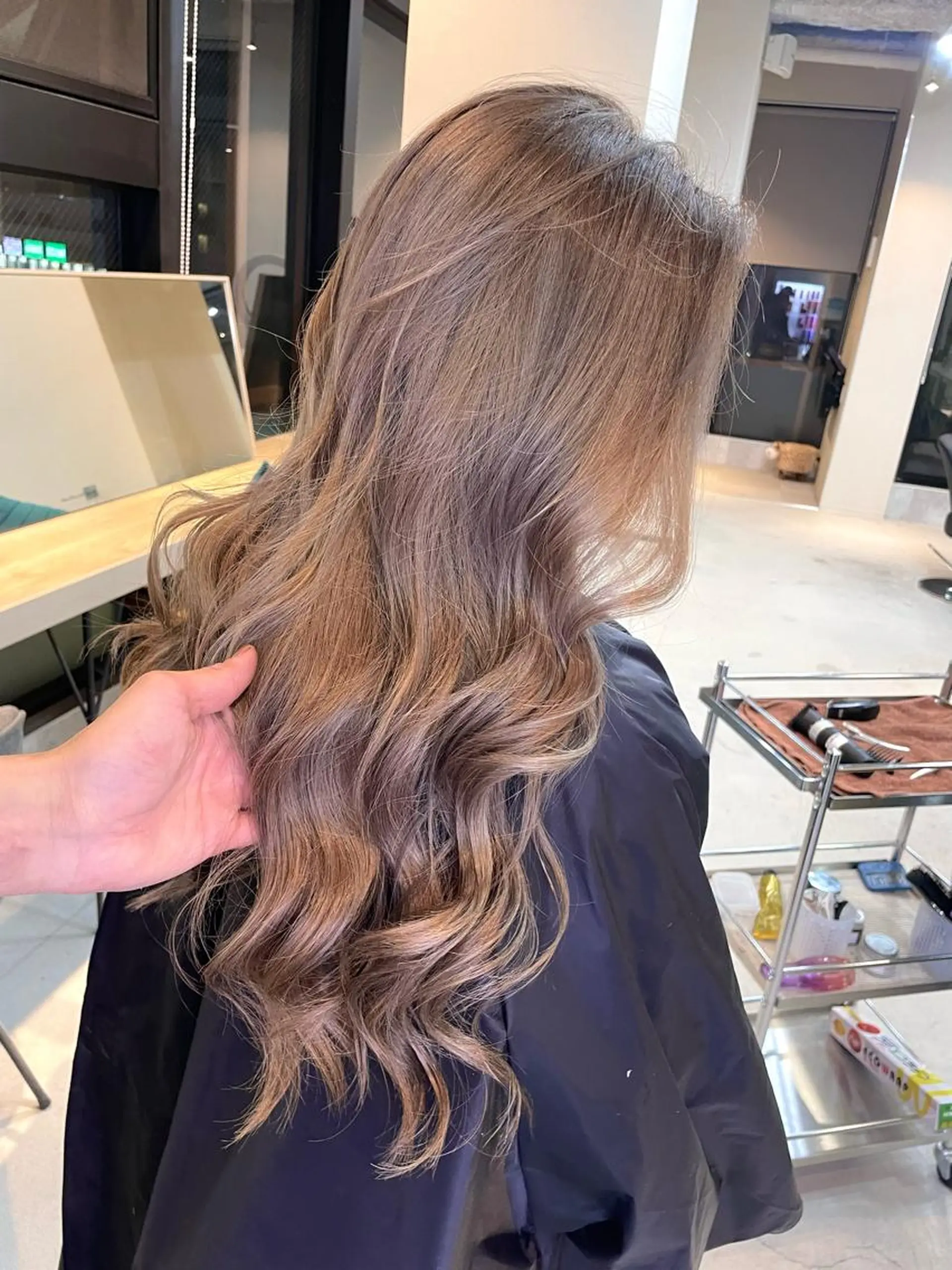 ロング カラー アディクシーカラー バレイヤージュ ベージュカラー ブリーチ ケアブリーチ Lia所属・皆木 智晴のヘアスタイル