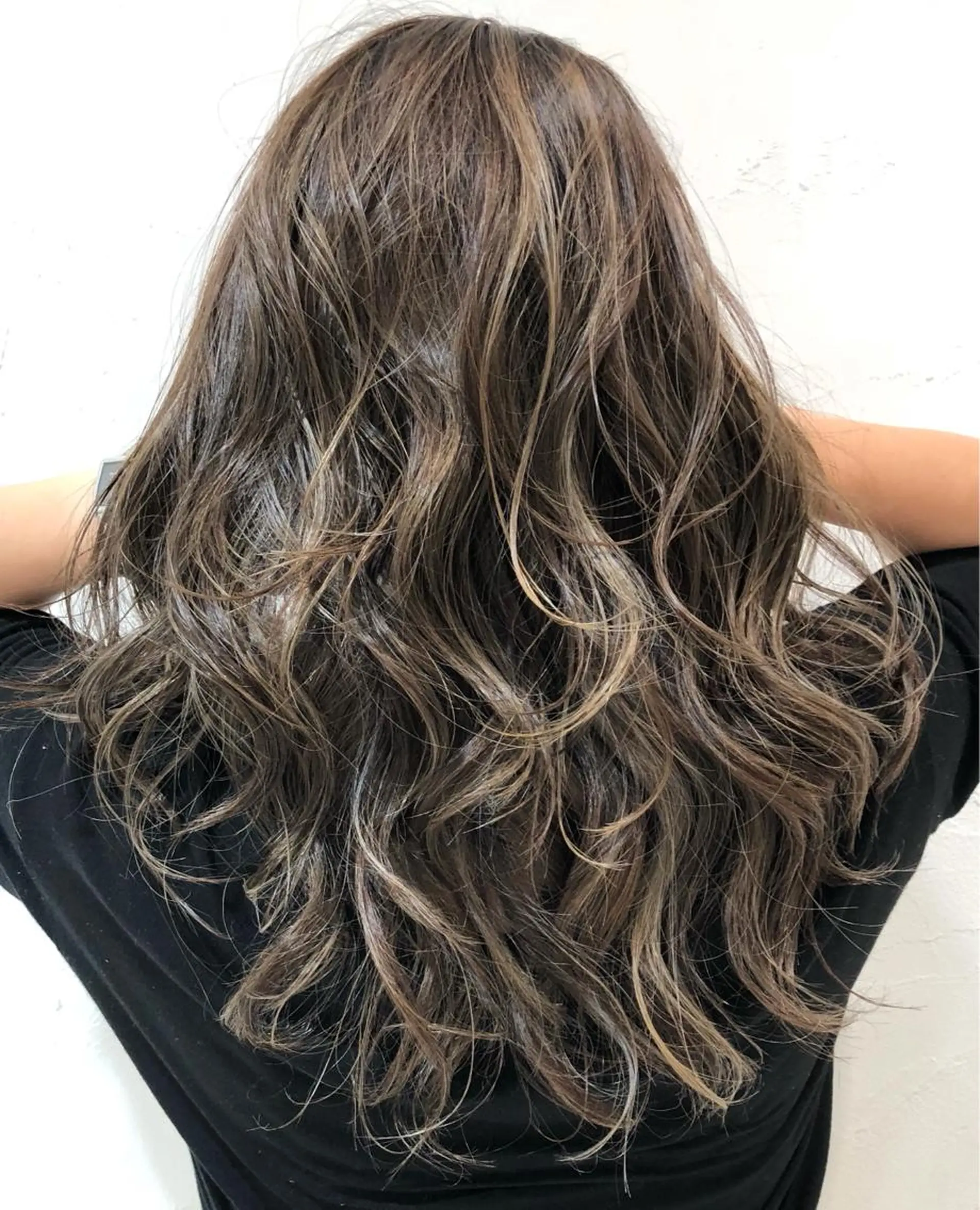 ロング ハイライト JERICHO HAIR所属・ユ カの眉毛・アイブロウイメージ