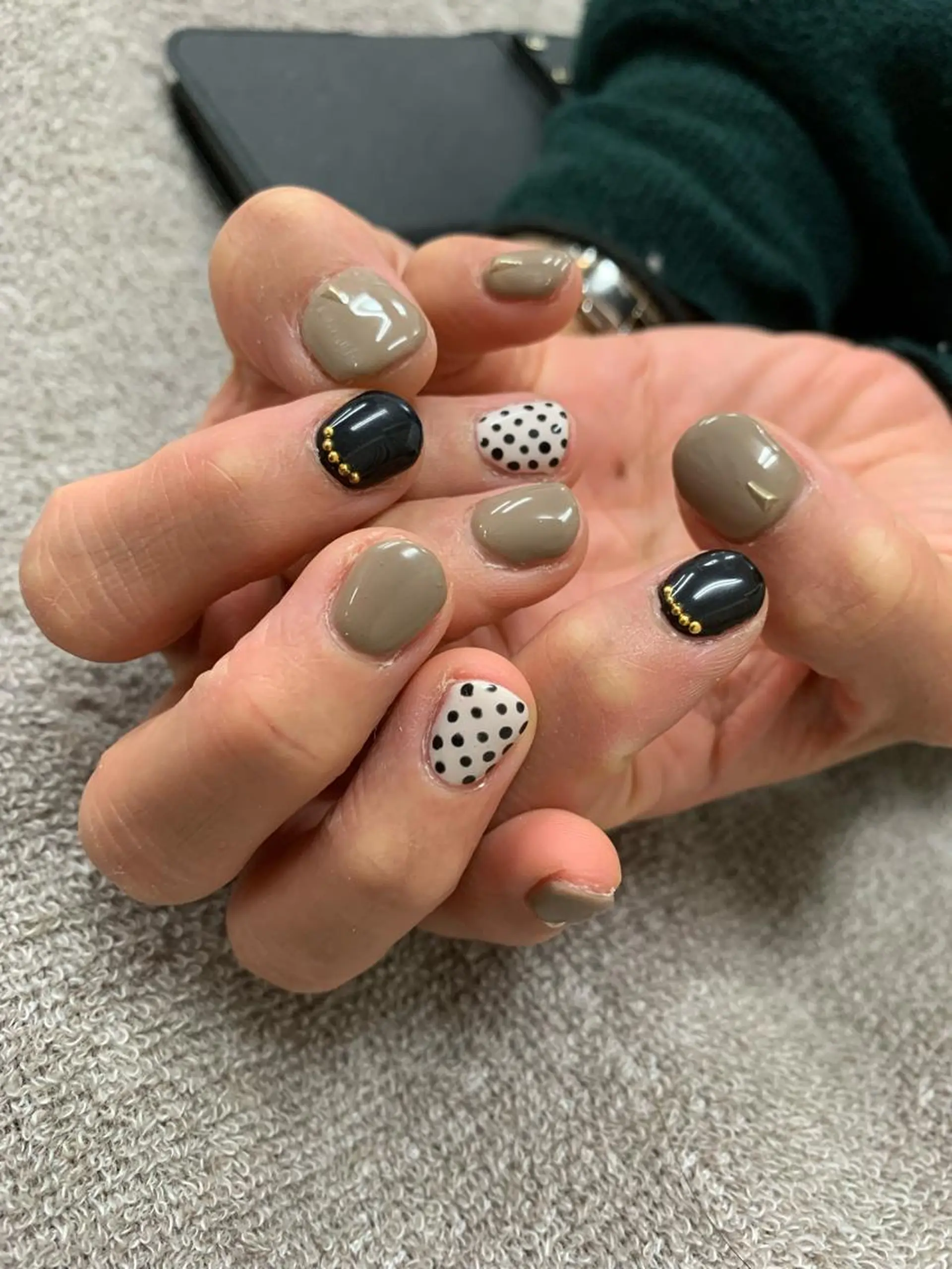 ネイル 指名支持率NO.1 スタイリストのヘアスタイル