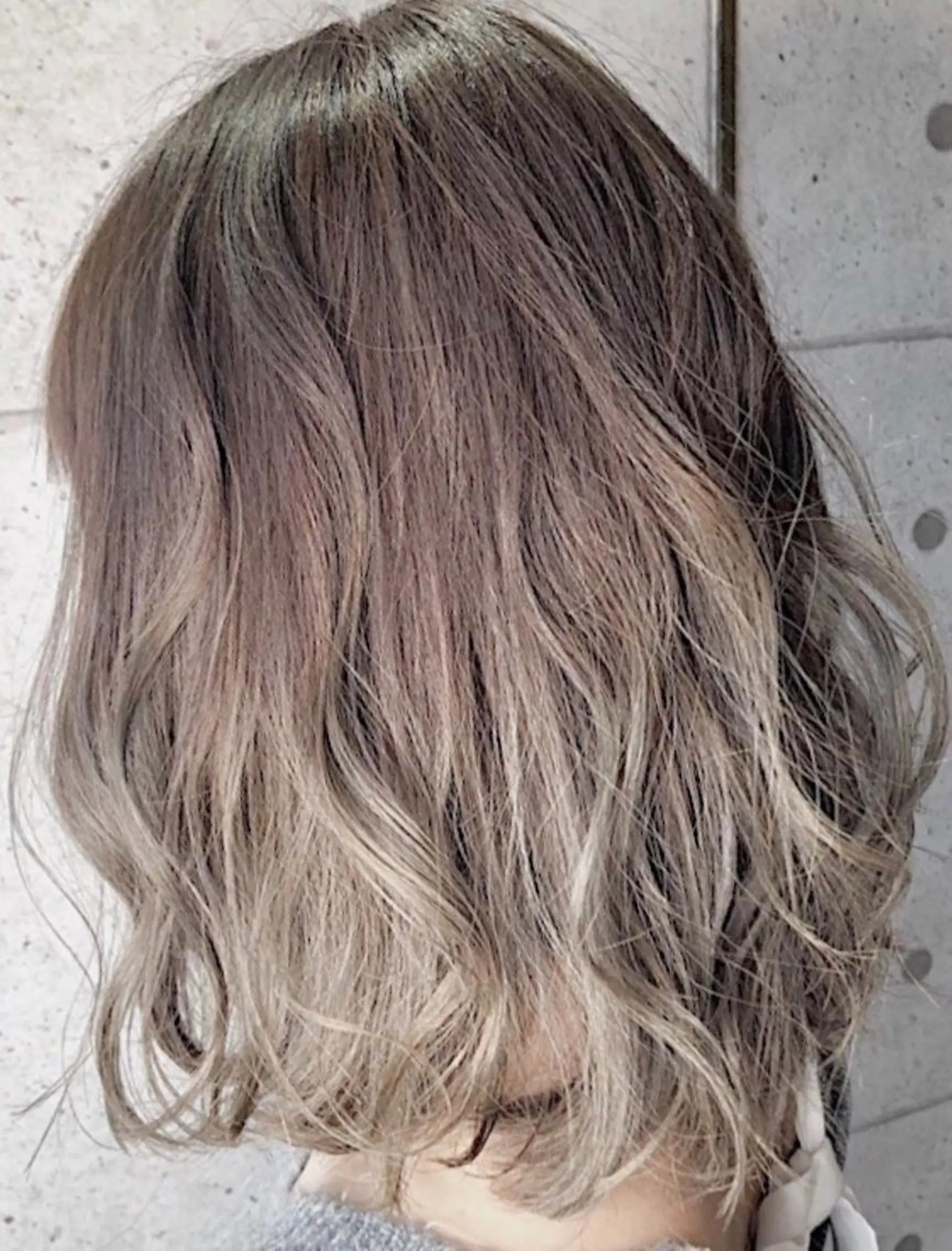 ミディアム カラー 透明感カラー グラデーションカラー グレージュ 福森 みずきのヘアスタイル