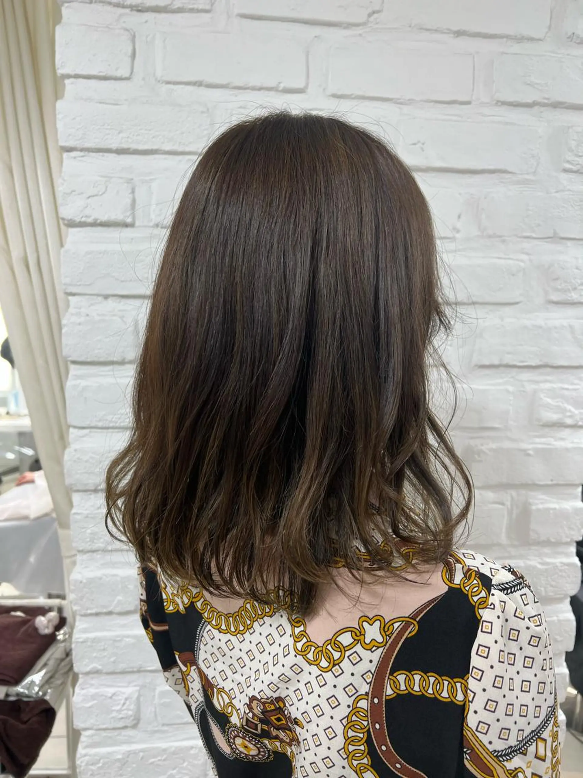 セミロング カラー ベージュカラー ハイライトカラー オリーブベージュ 顔周りカット ハイライト カット ヘアカラー トリートメント 【暖色カラー特化】 中山由梨のヘアスタイル