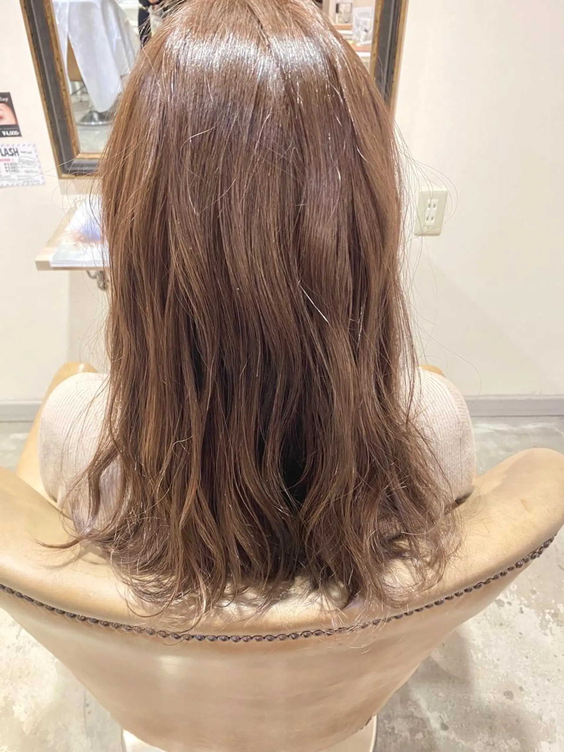 セミロング カラー ベージュカラー ブリーチ イルミナカラー ミルクティーベージュ ブリーチなしカラー 美髪・髪質改善 有田怜平のヘアスタイル