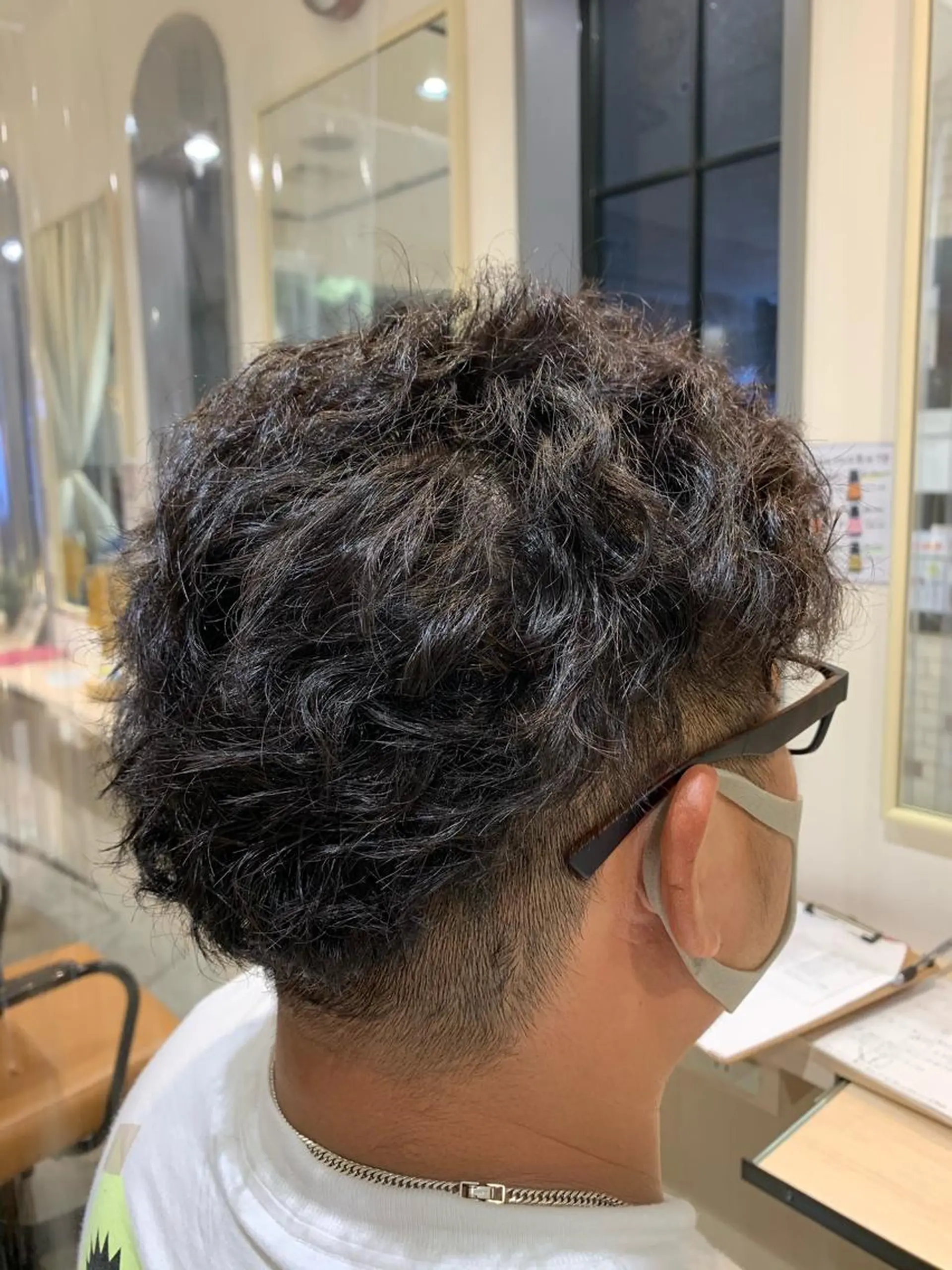ショート パーマ メンズ 遊佐 瑞紀のヘアスタイル