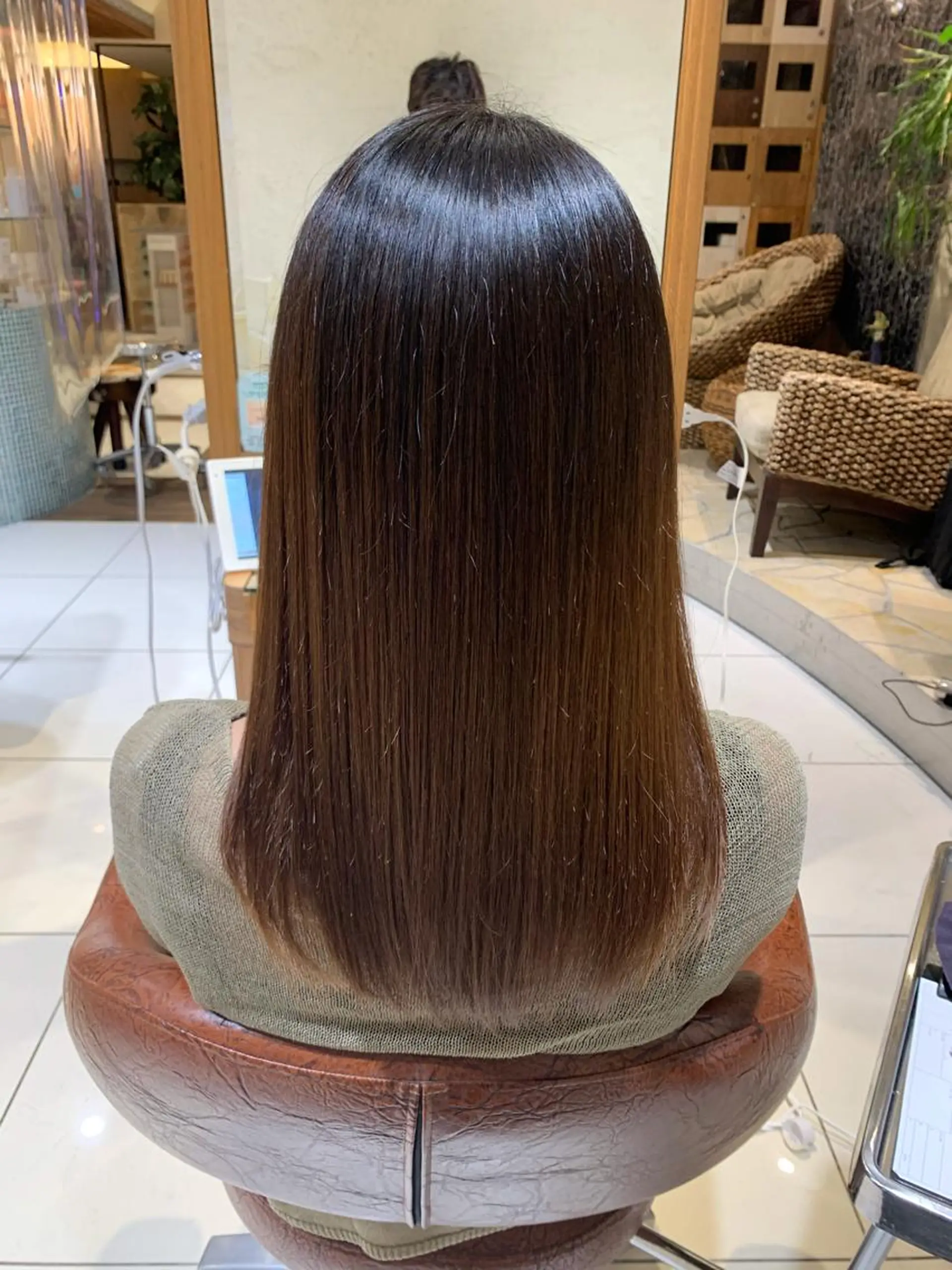 セミロング 新宿メンズパーマ メンズバレイヤージュのヘアスタイル