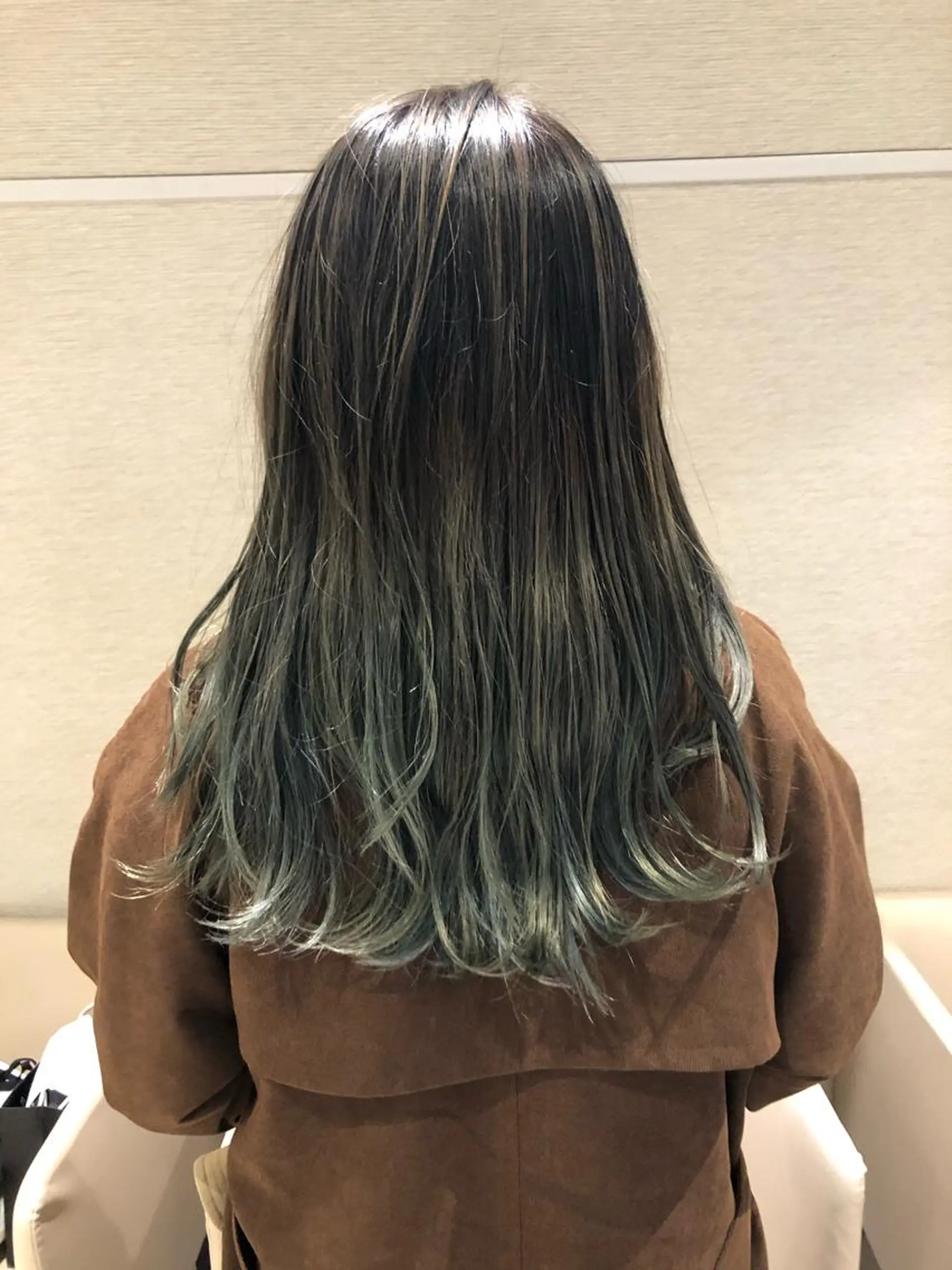 ロング カラー バレイヤージュ シルバー レイヤーカット dogstar小林諒 レイヤー/パーマのヘアスタイル