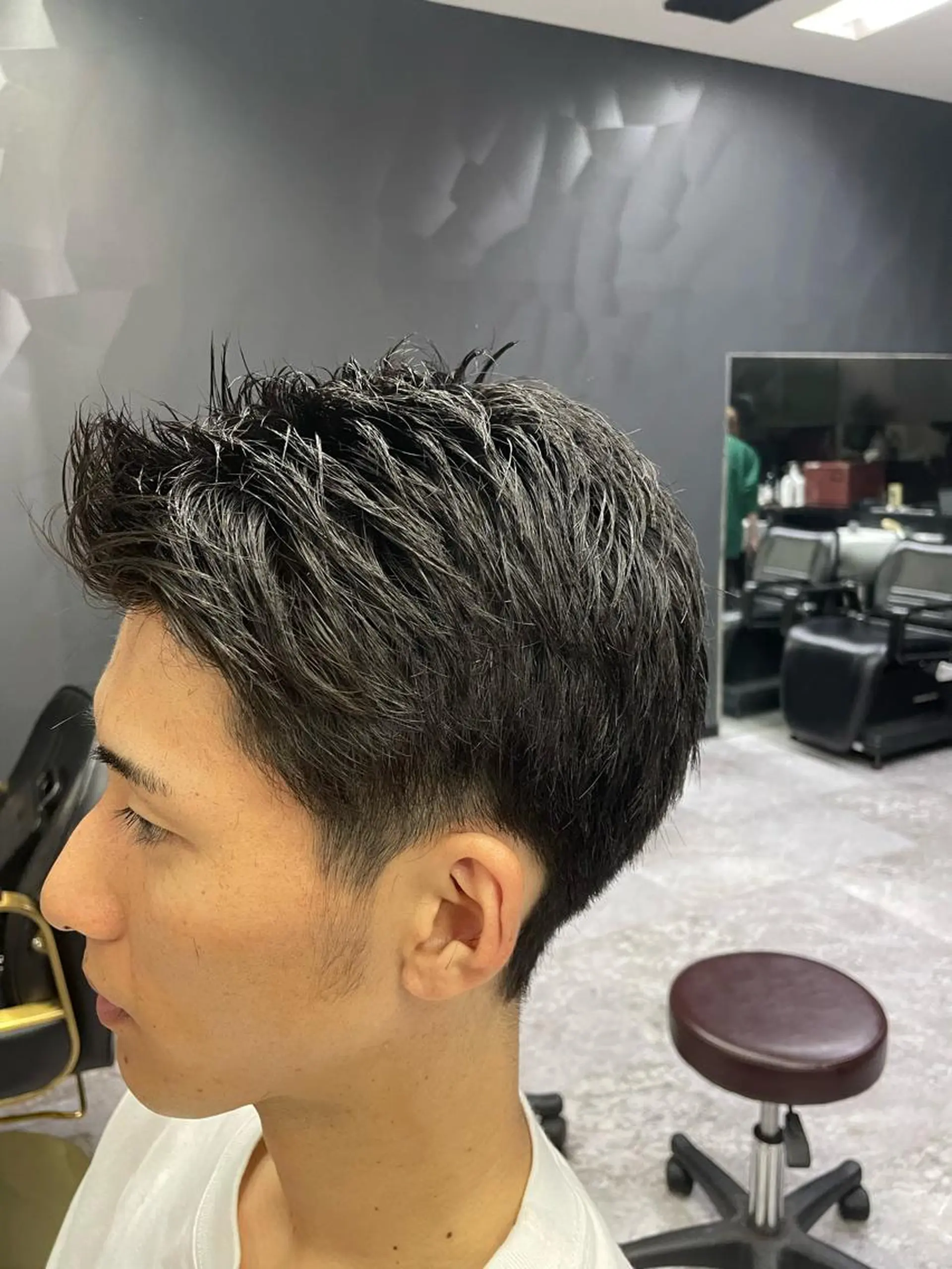 ショート メンズ メンズブリーチ メンズハイトーン ショートヘア 縮毛矯正 トリートメント 篠原 侑作のヘアスタイル