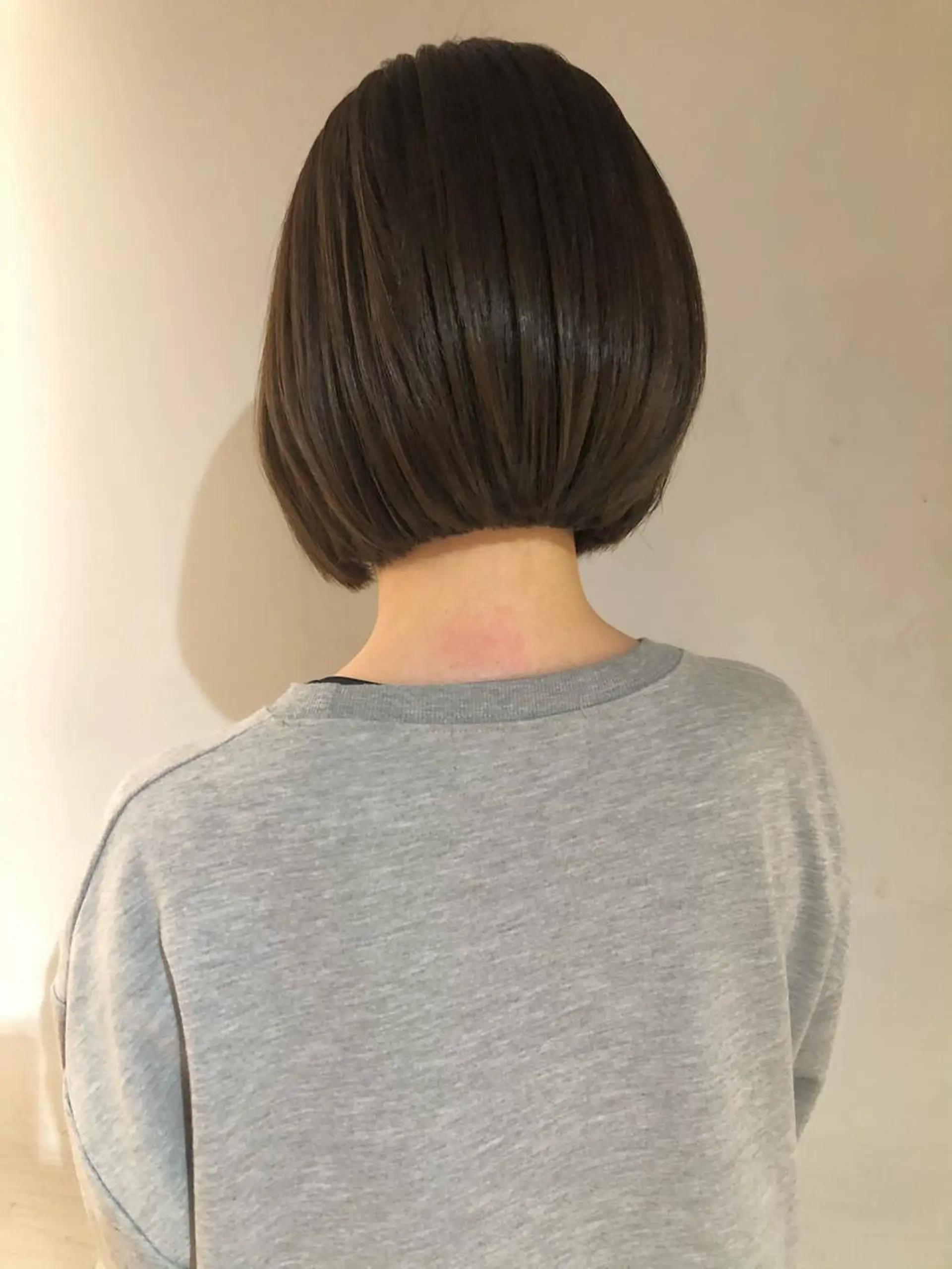 ショート カラー 前下がりボブ グレージュ シルバー シルバーグレージュ ボブ Leverage New York所属・店長 濱口敬太のヘアスタイル